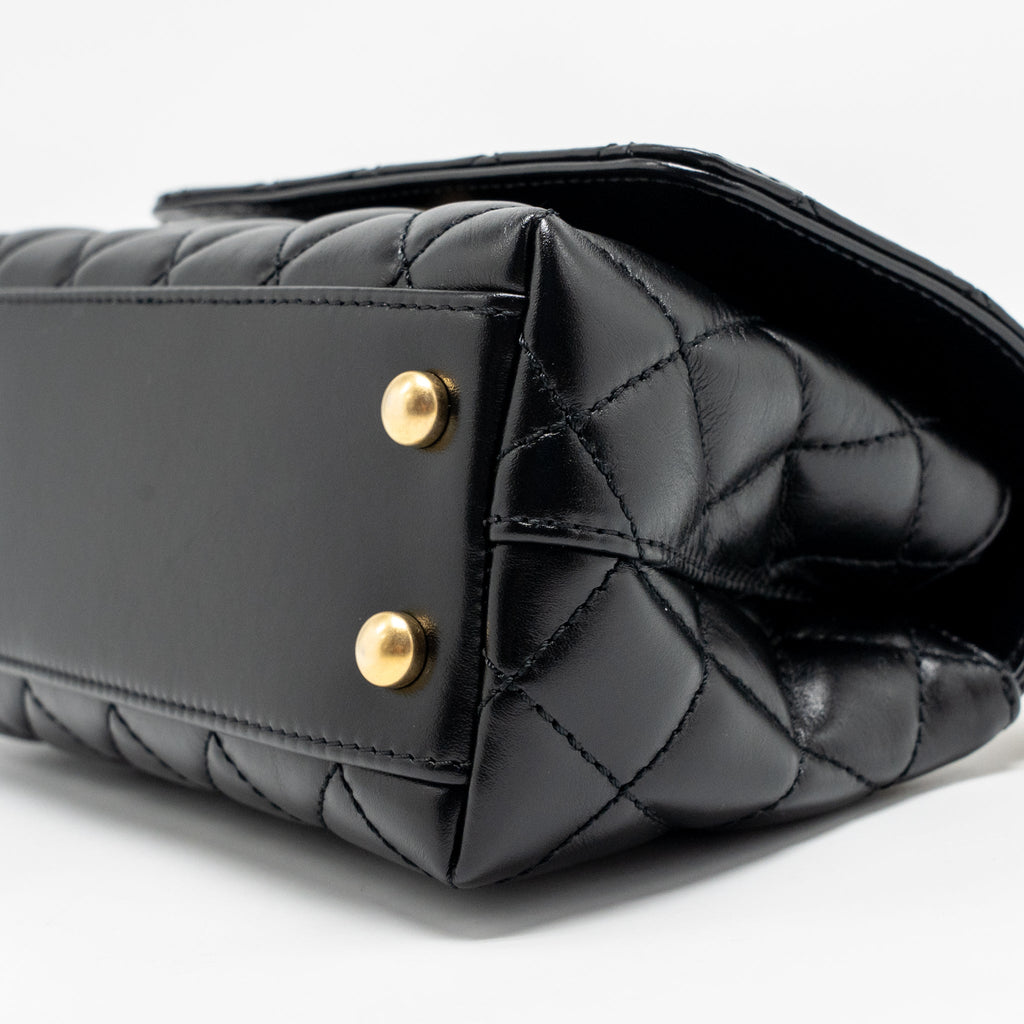 CHANEL DETAILED METAL TOP HANDLE MINI COCO HANDLE FLAP BAG SHINY CALFSKIN BLACK GHW (MICROCHIP)