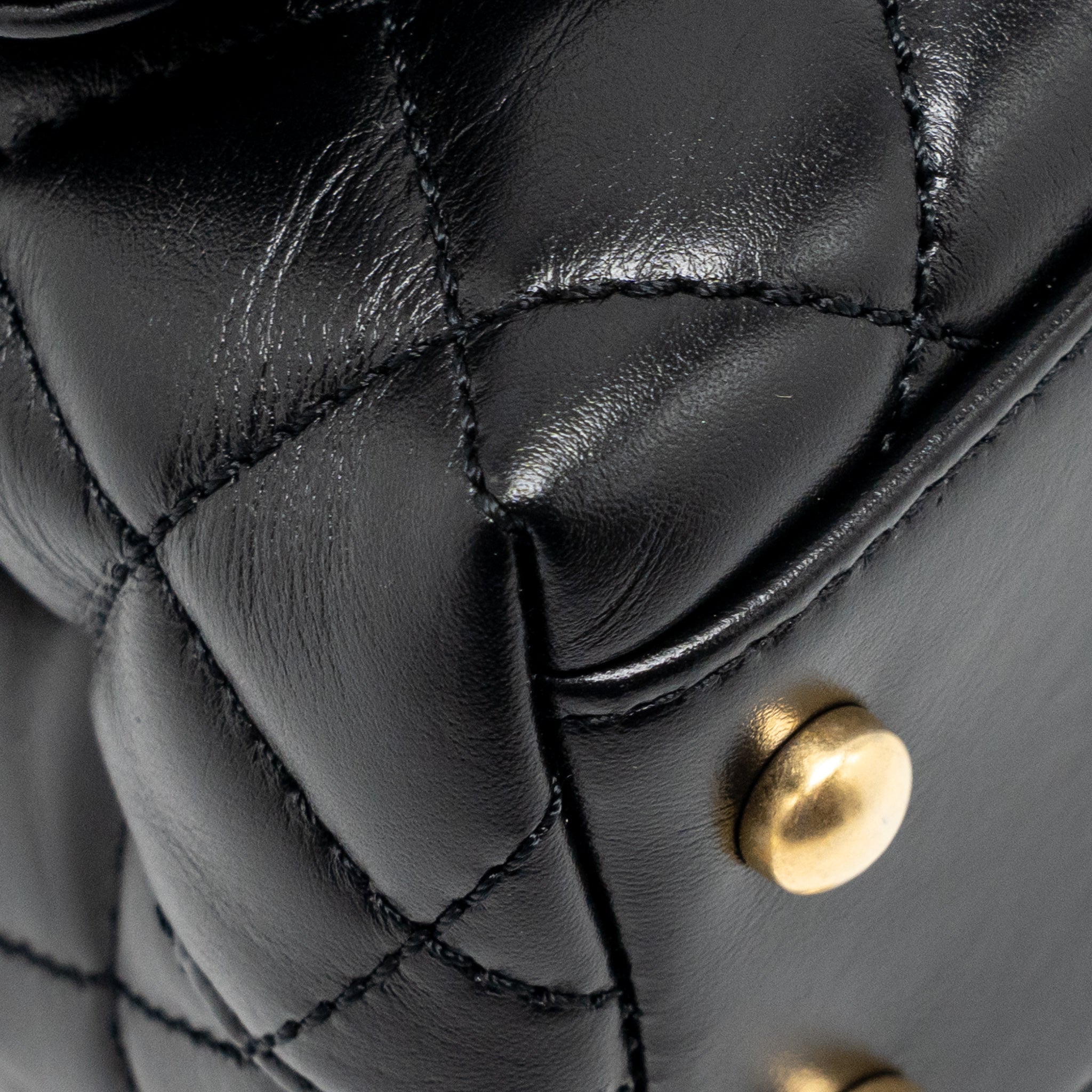 CHANEL DETAILED METAL TOP HANDLE MINI COCO HANDLE FLAP BAG SHINY CALFSKIN BLACK GHW (MICROCHIP)