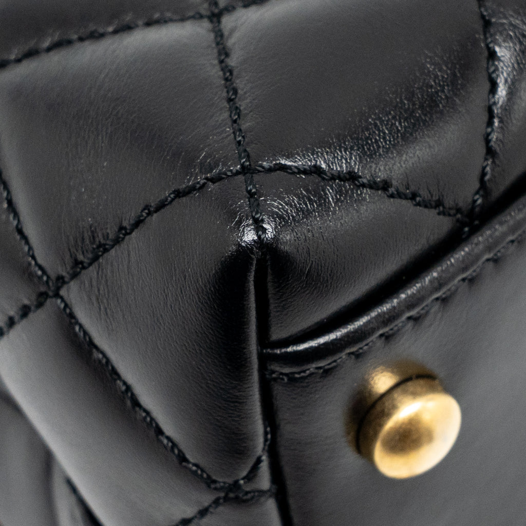 CHANEL DETAILED METAL TOP HANDLE MINI COCO HANDLE FLAP BAG SHINY CALFSKIN BLACK GHW (MICROCHIP)