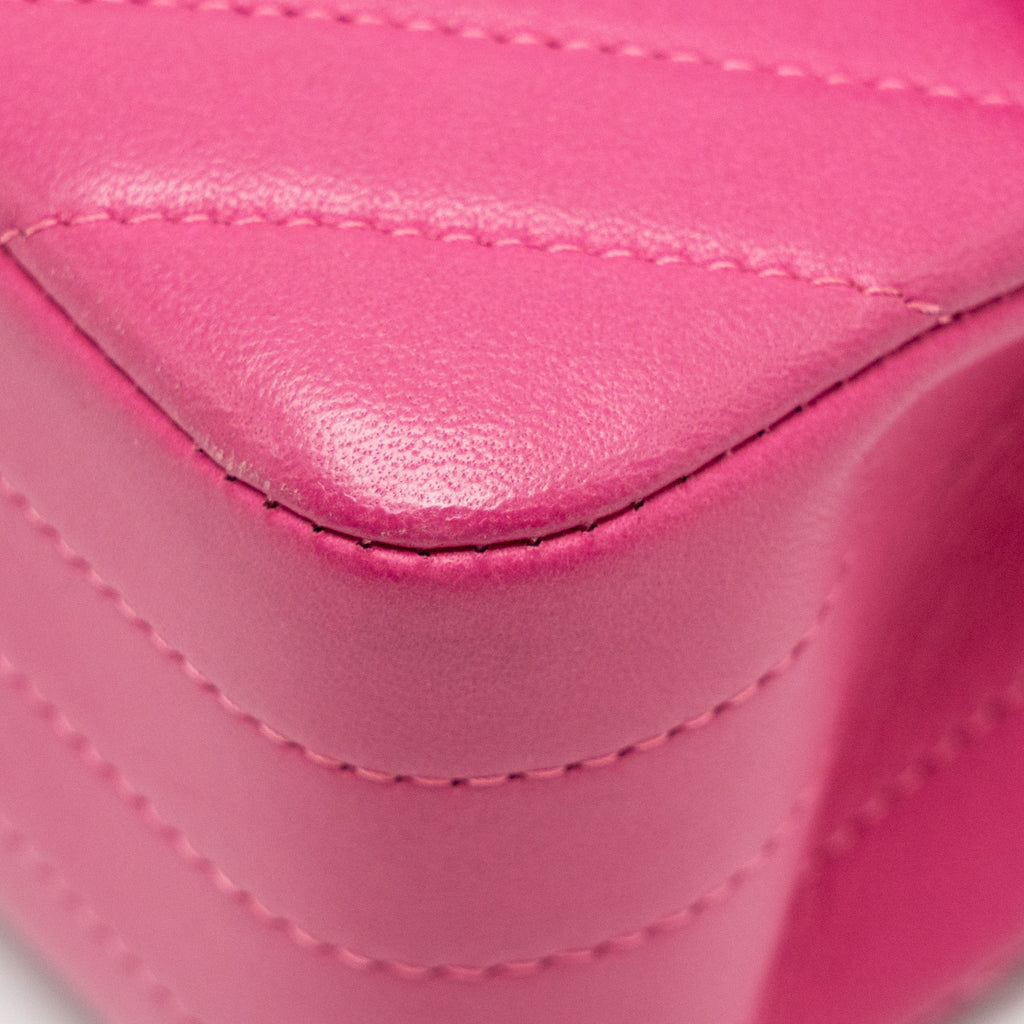 CHANEL MEDIUM CHEVRON CLASSIC DOUBLE FLAP BAG LAMBSKIN PINK GHW