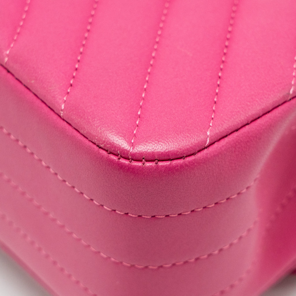 CHANEL MEDIUM CHEVRON CLASSIC DOUBLE FLAP BAG LAMBSKIN PINK GHW