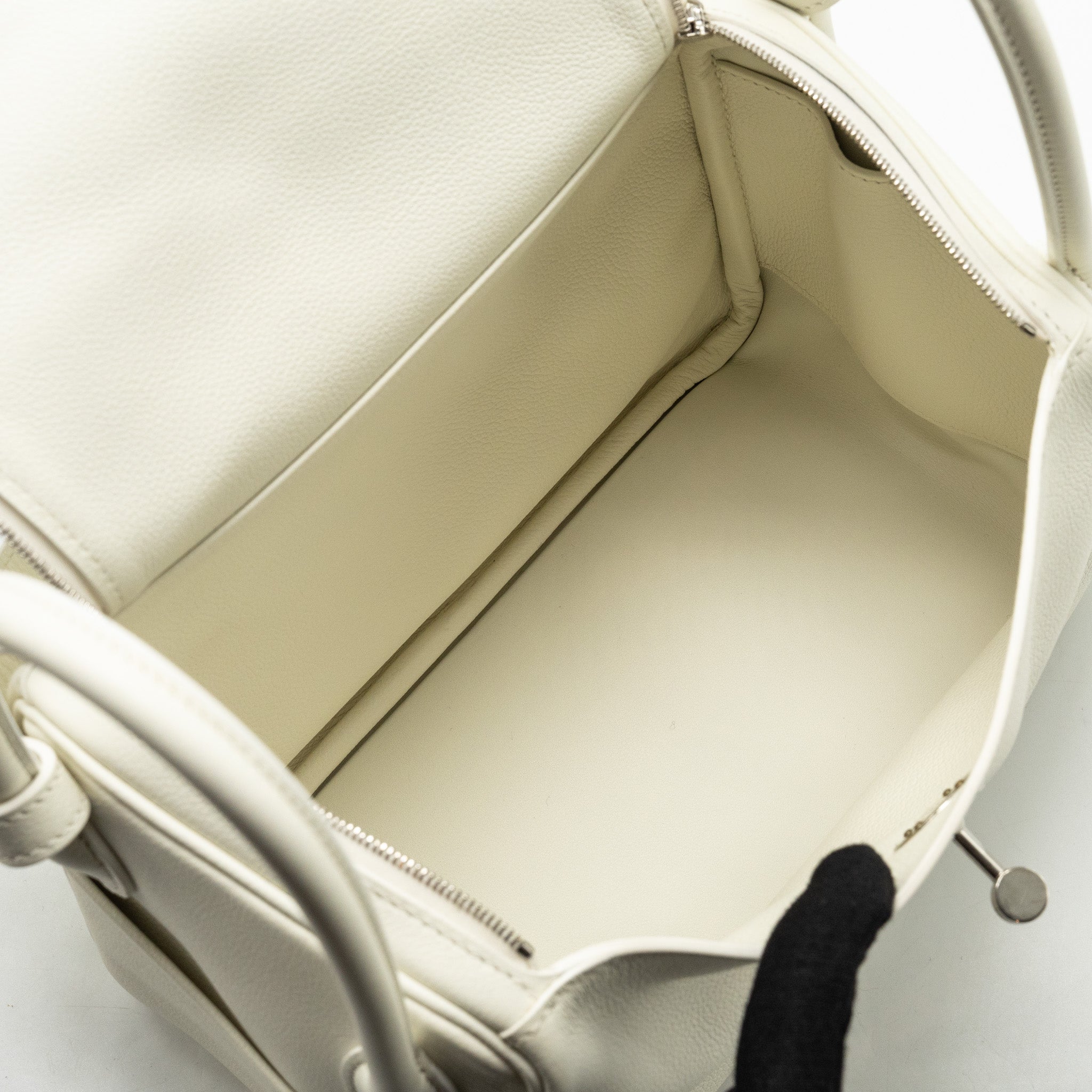HERMES LINDY26 EVERCOLOR BLANC SHW
