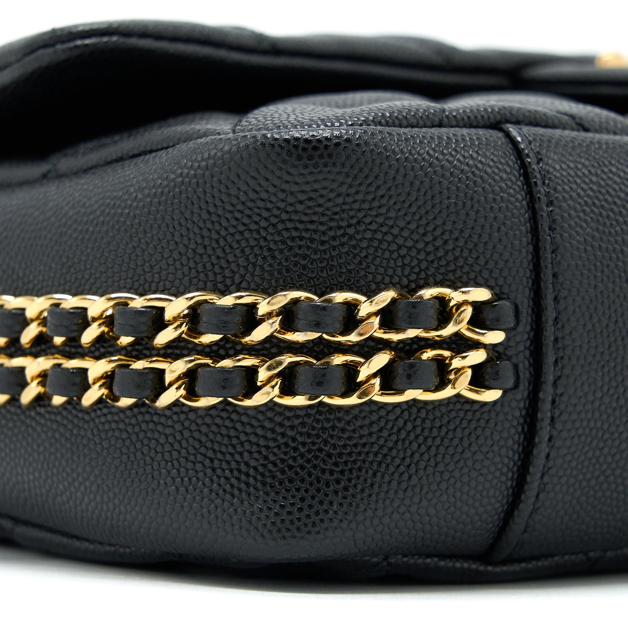 CHANEL 23C QUILTED FLAP BAG CC LOGO CHAIN GRAINED CALFSKIN BLACK GHW (MICROCHIP)