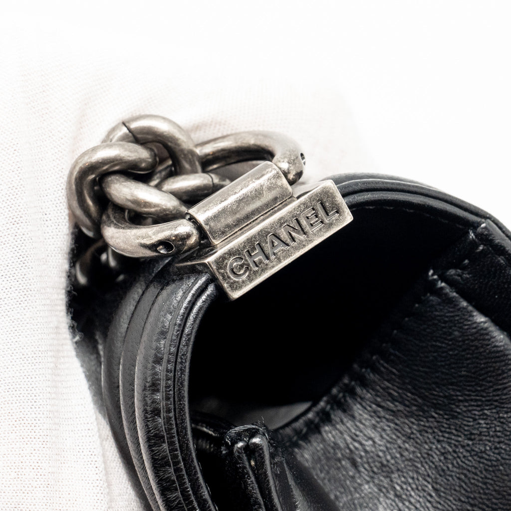 CHANEL MEDIUM BOY BAG LAMBSKIN BLACK RUTHENIUM HARDWARE
