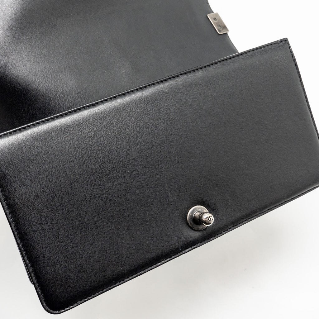 CHANEL MEDIUM BOY BAG LAMBSKIN BLACK RUTHENIUM HARDWARE