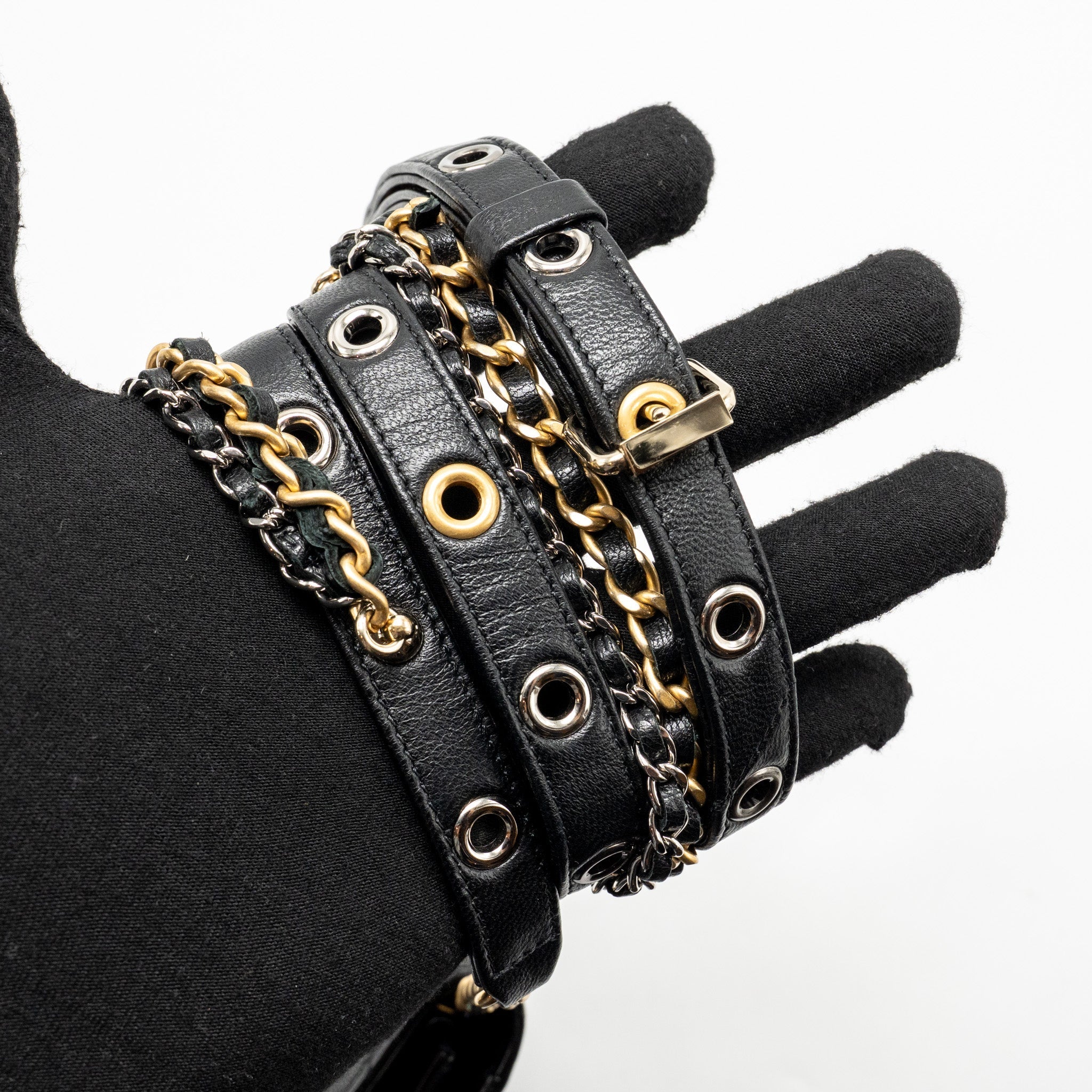 CHANEL DETAILED STRAP WALLET ON CHAIN LAMBSKIN BLACK WITH MULTICOLOUR HARDWARE (MICROCHIP)