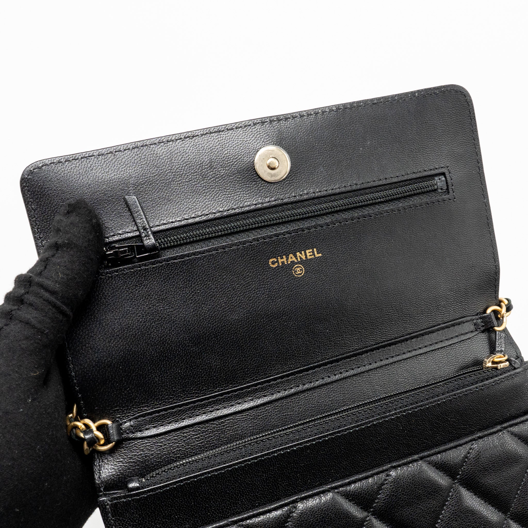 CHANEL DETAILED STRAP WALLET ON CHAIN LAMBSKIN BLACK WITH MULTICOLOUR HARDWARE (MICROCHIP)