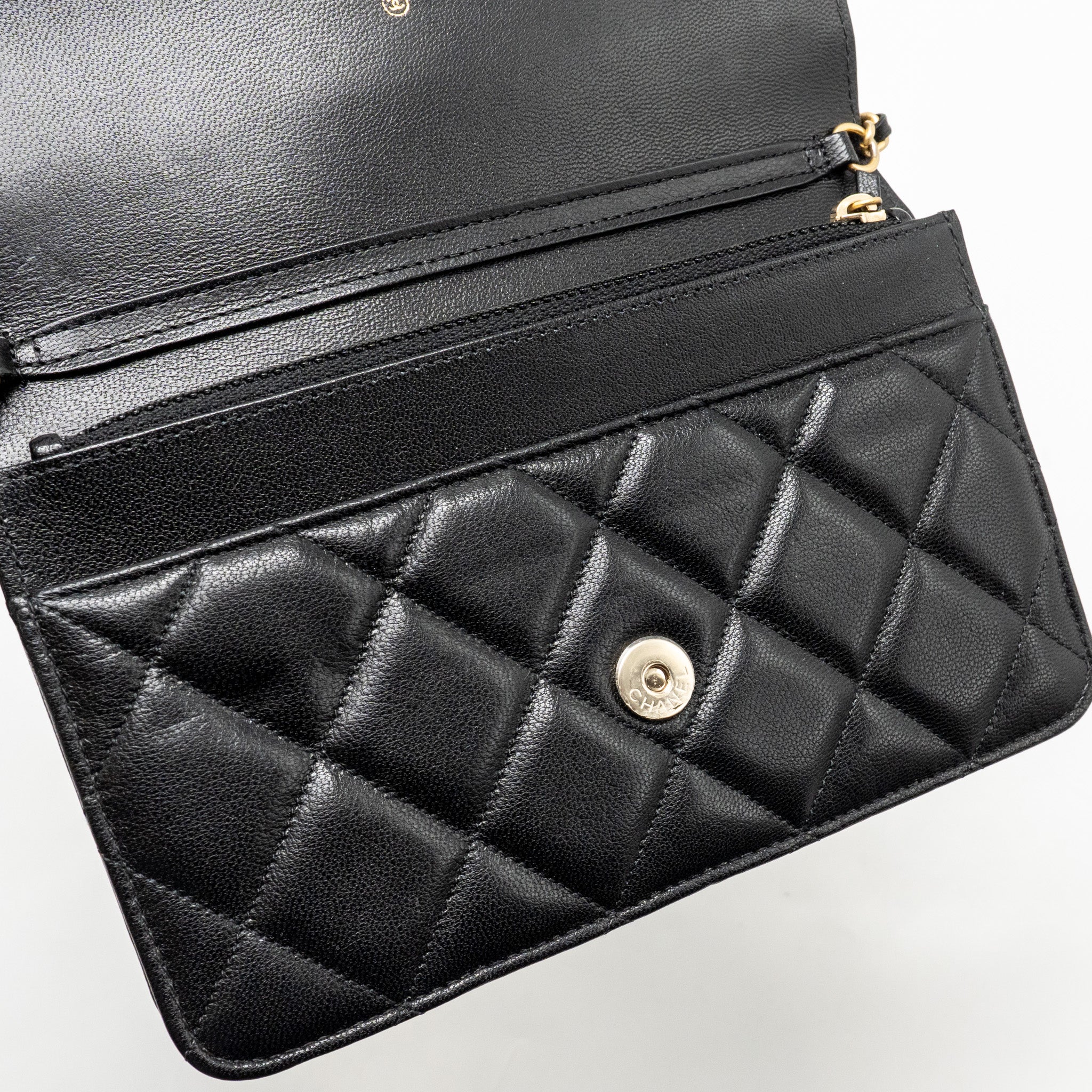 CHANEL DETAILED STRAP WALLET ON CHAIN LAMBSKIN BLACK WITH MULTICOLOUR HARDWARE (MICROCHIP)