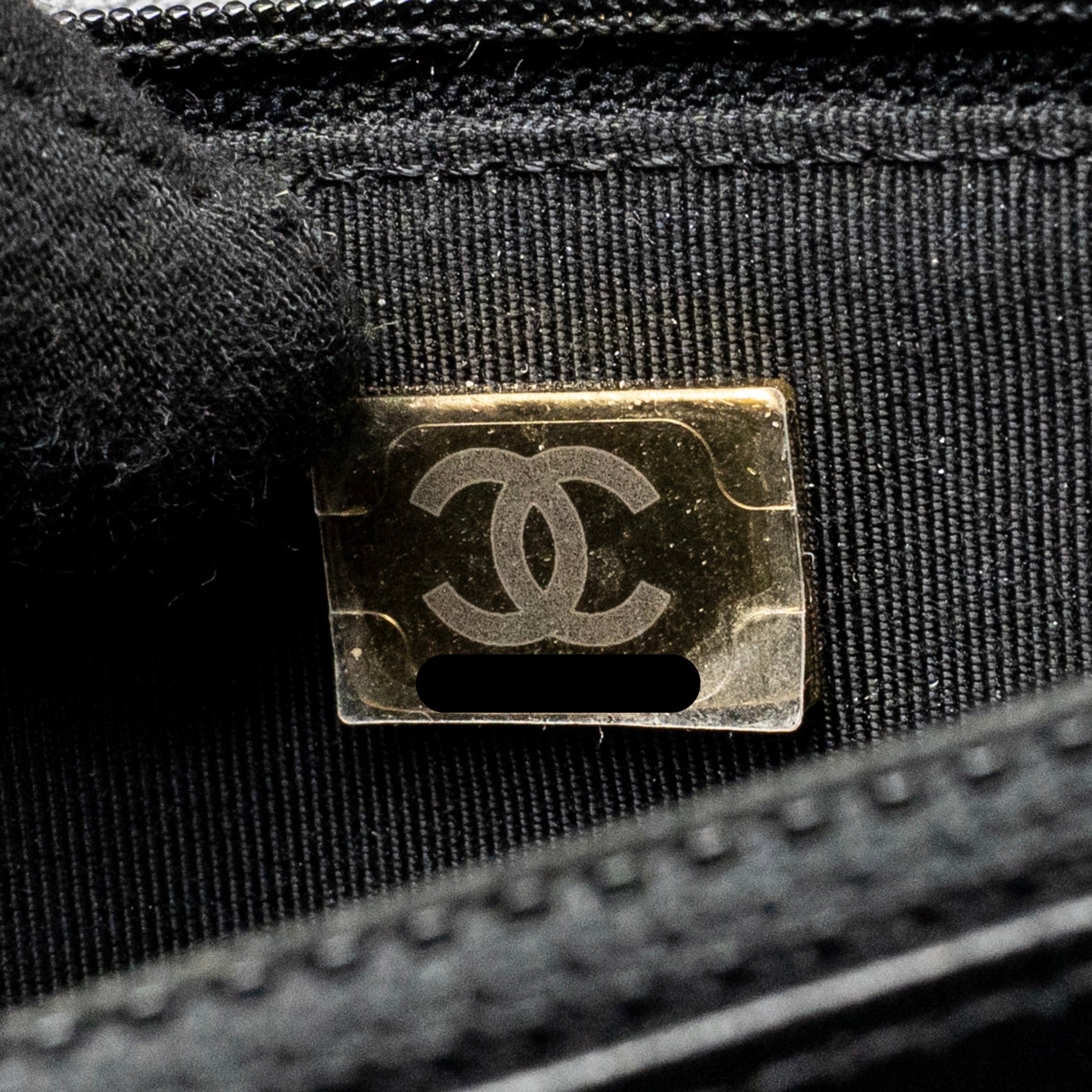 CHANEL DETAILED STRAP WALLET ON CHAIN LAMBSKIN BLACK WITH MULTICOLOUR HARDWARE (MICROCHIP)