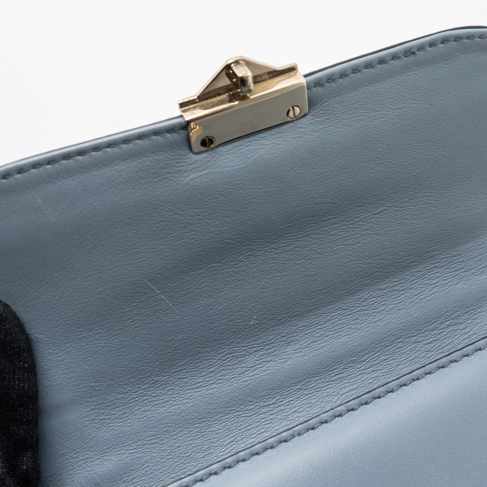 VALENTINO GARAVANI ROCKSTUD GLAM LOCK CHAIN BAG LEATHER LIGHT BLUE LGHW