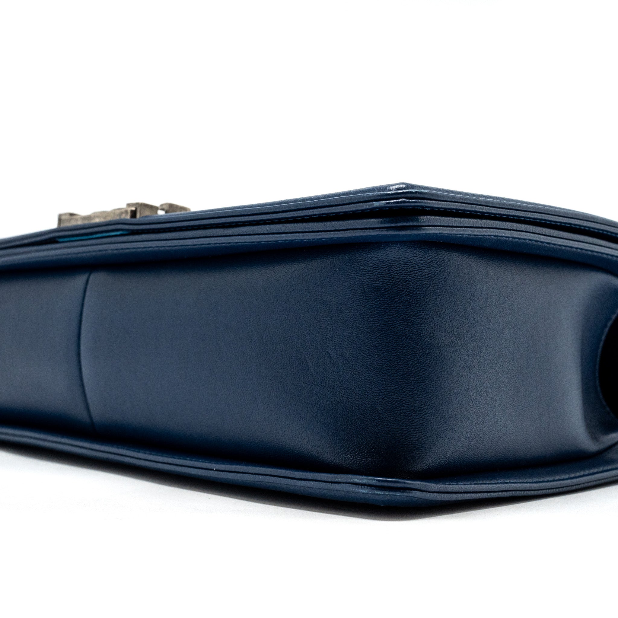CHANEL NEW MEDIUM BOY BAG CHEVRON LAMBSKIN BLUE RUTHENIUM SHW