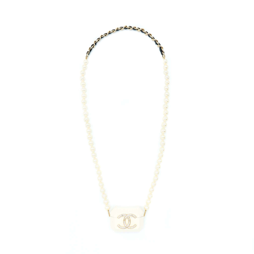 CHANEL AIRPODS CASE WITH PEARL CHAIN WHITE LGHW