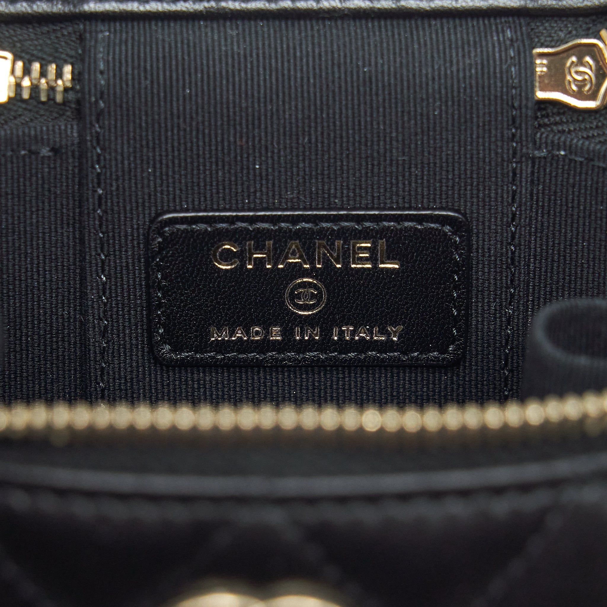CHANEL 22P TOP HANDLE MINI VANITY WITH CHAIN WITH MIRROR INSIDE LAMBSKIN BLACK LGHW