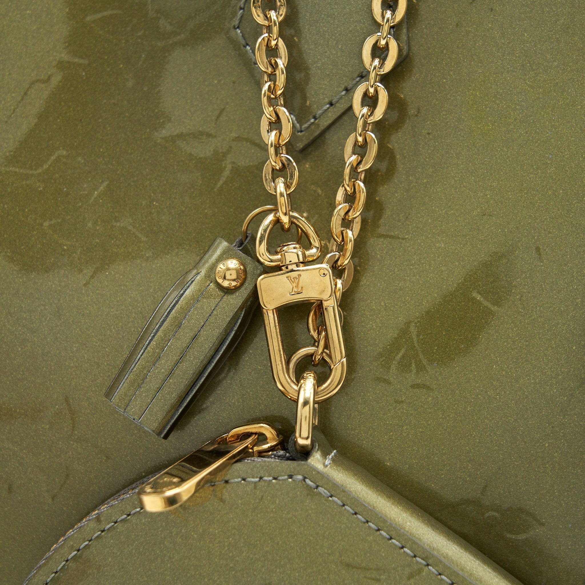 LOUIS VUITTON PATENT ALMA PM OLIVE GREEN WTH COIN PURSE ACCESSORY