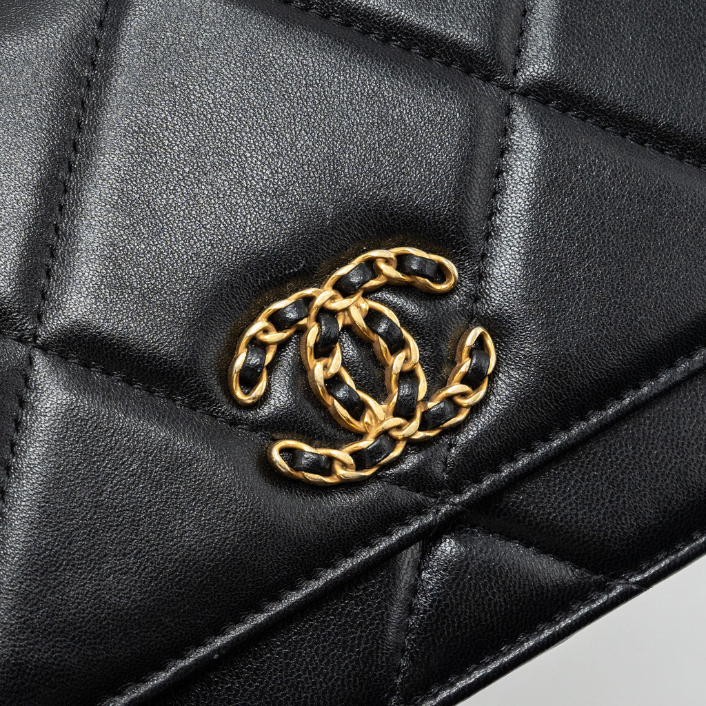 CHANEL 19 WALLET ON CHAIN LAMBSKIN BLACK MULTICOLOR HARDWARE (MICROCHIP)