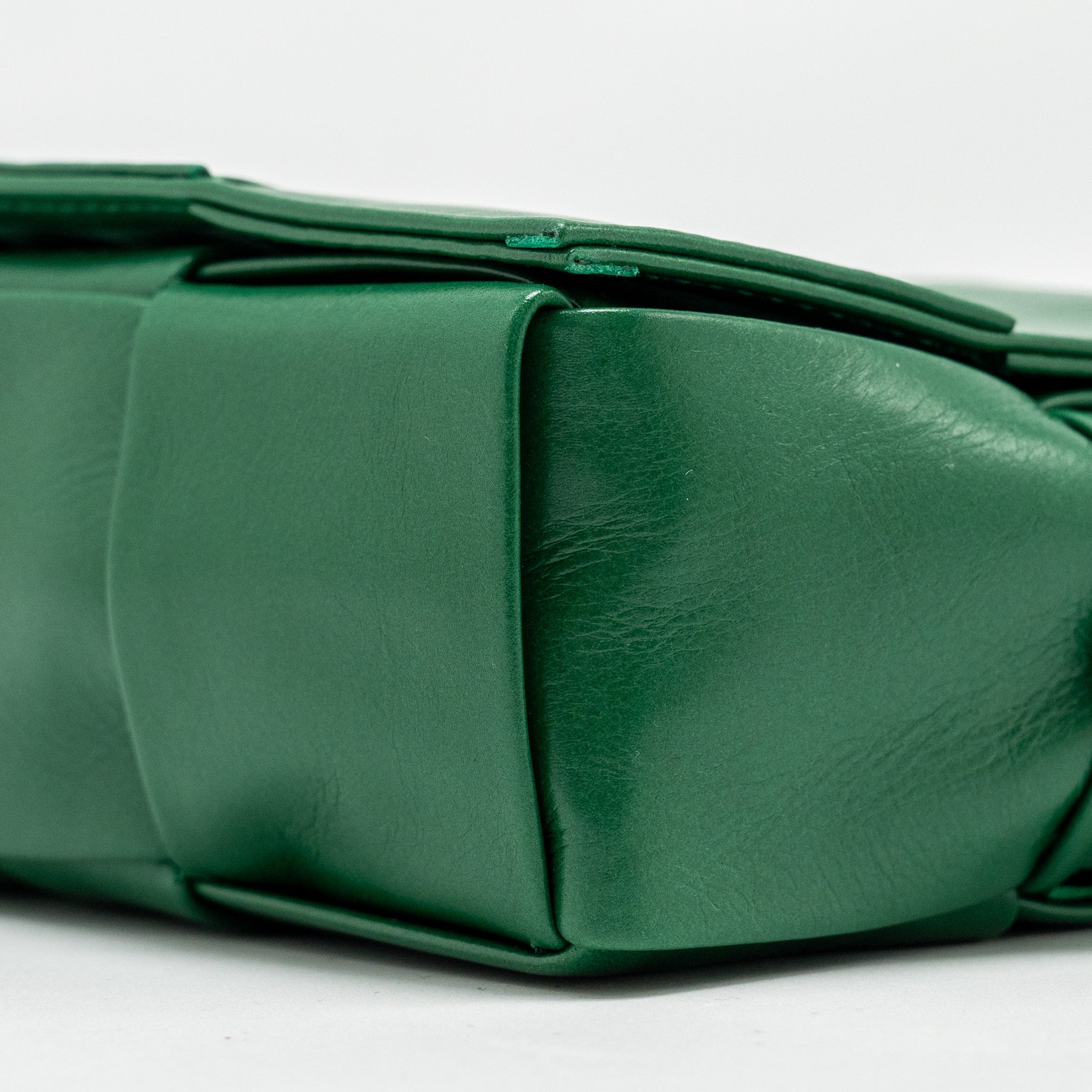 BOTTEGA VENETA CASSETTE BELT BAG CALFSKIN GREEN SHW