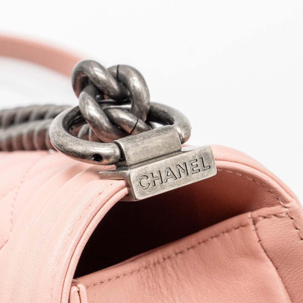 CHANEL MEDIUM BOY BAG LAMBSKIN LIGHT PINK RUTHENIUM HARDWARE