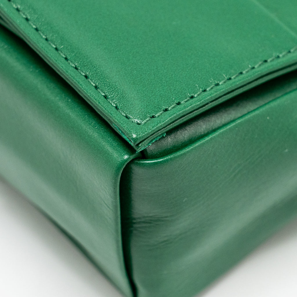 BOTTEGA VENETA CASSETTE BELT BAG CALFSKIN GREEN SHW