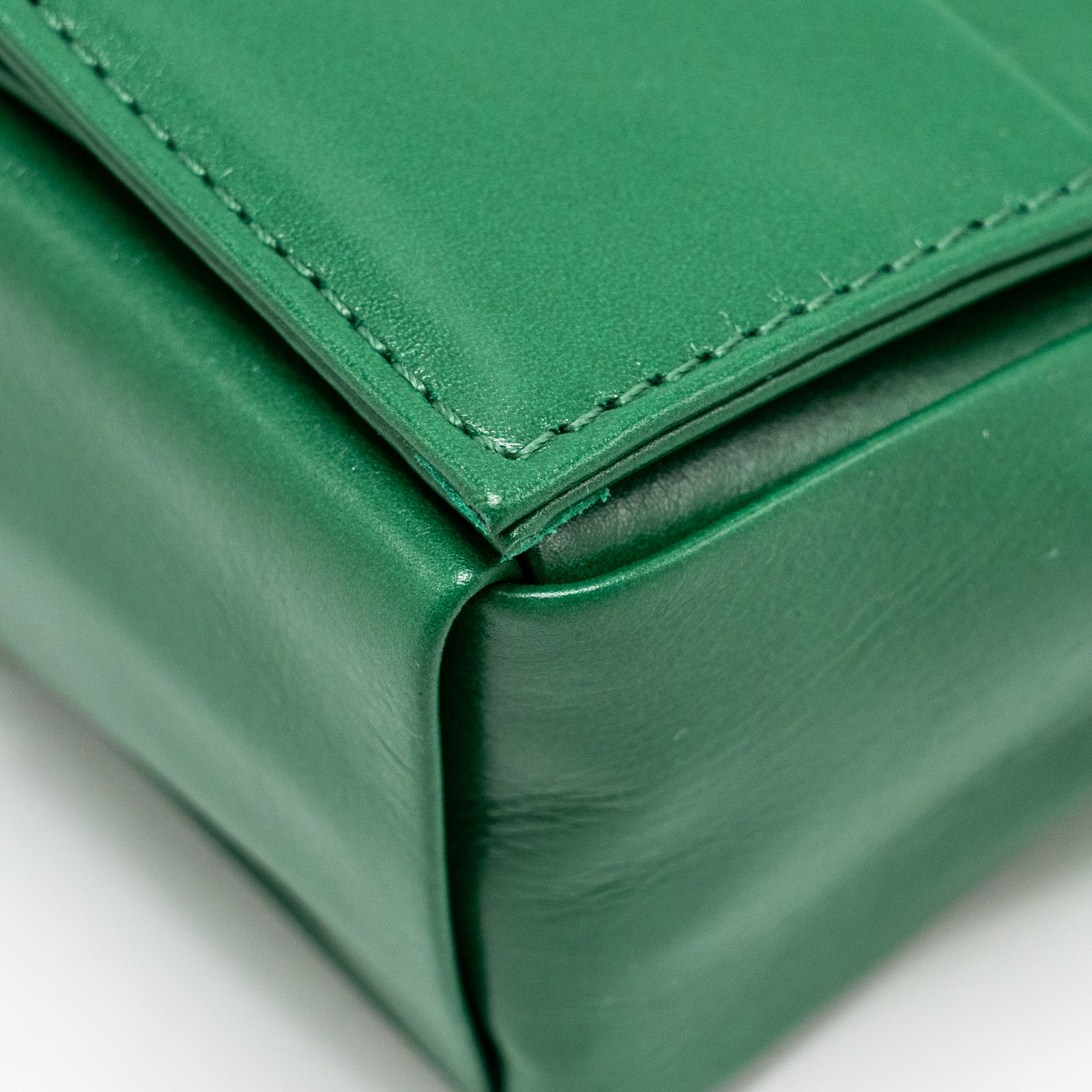 BOTTEGA VENETA CASSETTE BELT BAG CALFSKIN GREEN SHW
