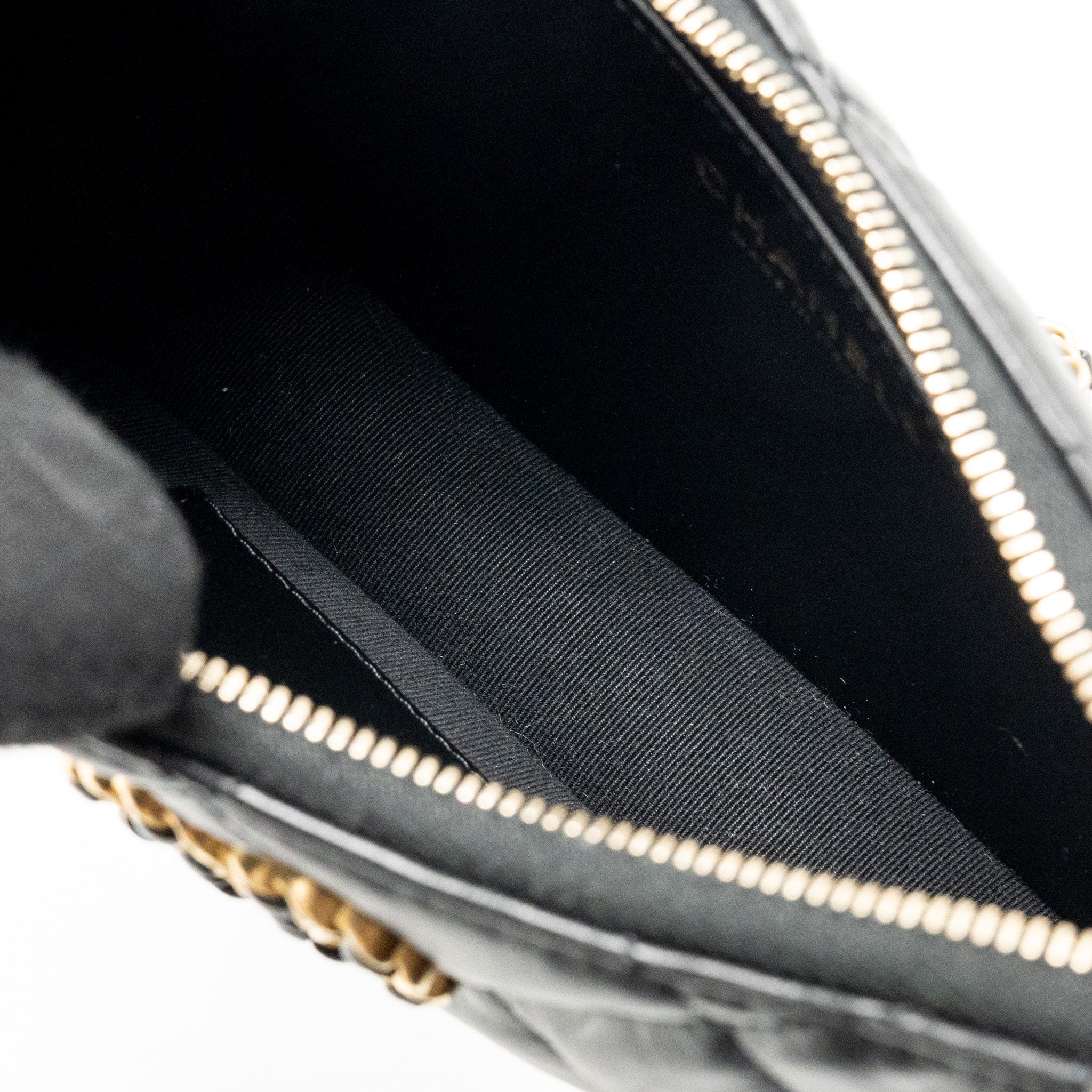CHANEL 23K 19 HOBO SHOULDER BAG CALFSKIN BLACK GHW (MICROCHIP)