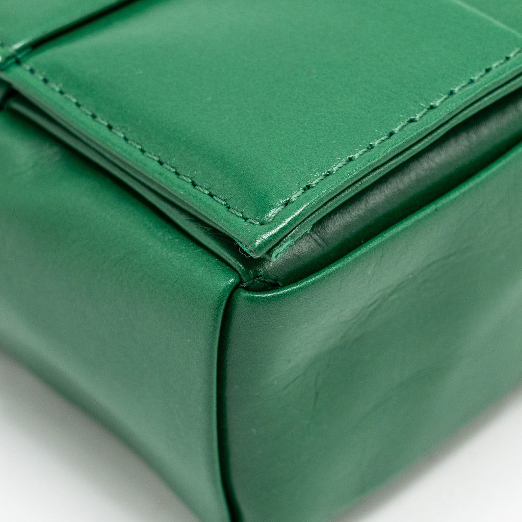 BOTTEGA VENETA CASSETTE BELT BAG CALFSKIN GREEN SHW