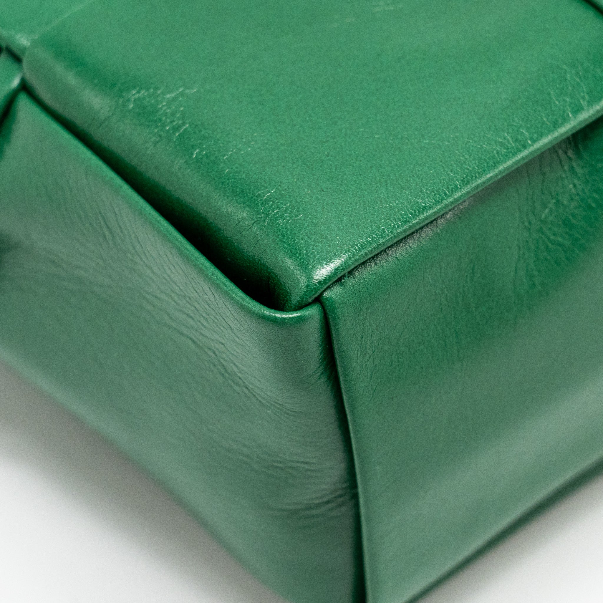 BOTTEGA VENETA CASSETTE BELT BAG CALFSKIN GREEN SHW