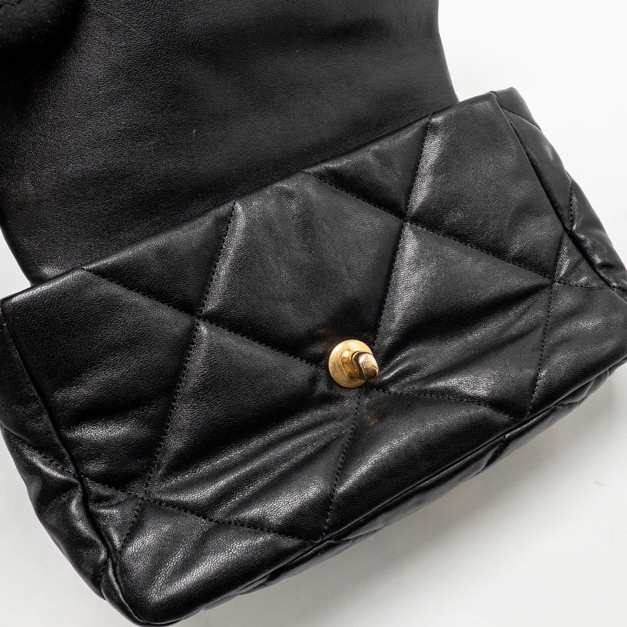 CHANEL SMALL 19 BAG SHINY LAMBSKIN BLACK MULTICOLOUR HARDWARE