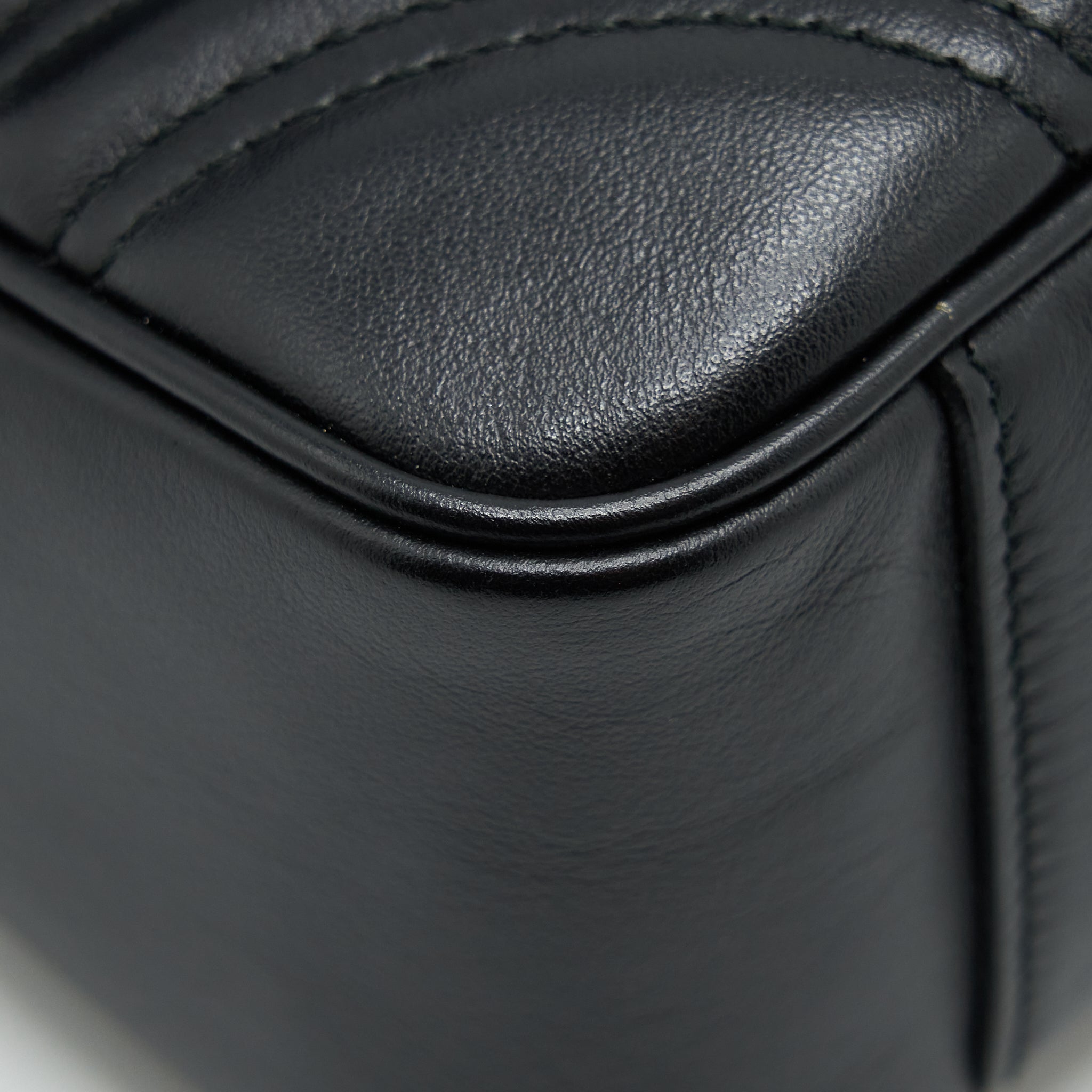 GUCCI GG MARMONT SMALL MATELASSE SHOULDER BAG BLACK GHW