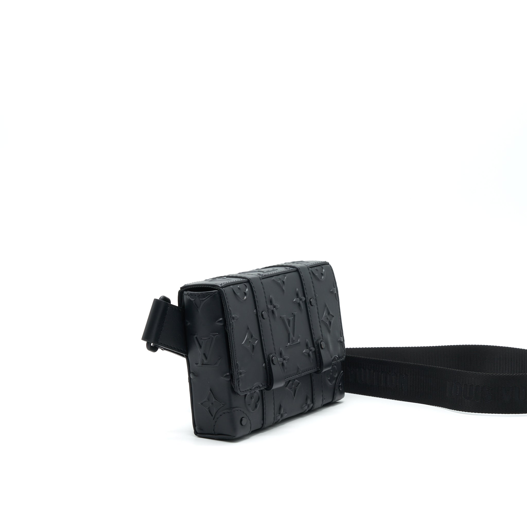 LOUIS VUITTON TRUNK SLINGBAG BLACK