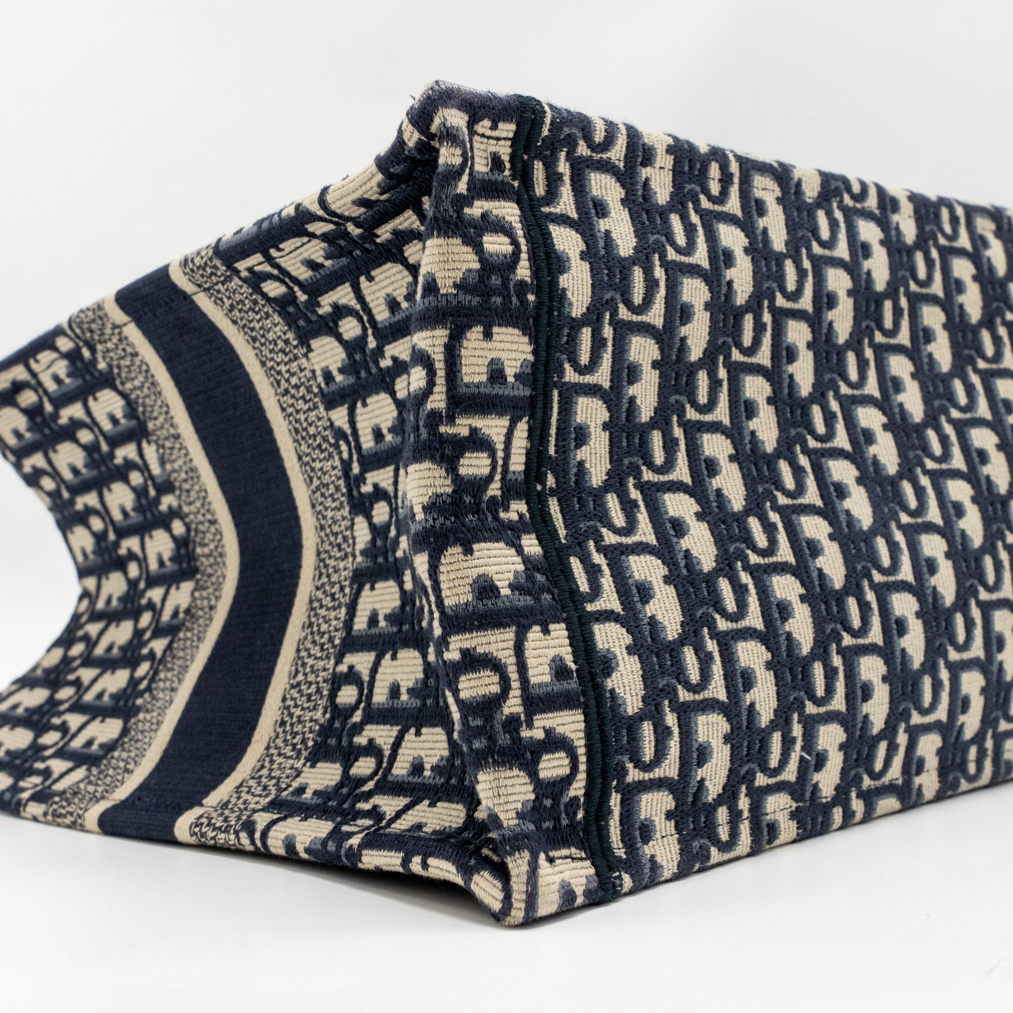 DIOR MEDIUM DIOR BOOK TOTE DIOR OBLIQUE EMBROIDERY ECRU/BLUE
