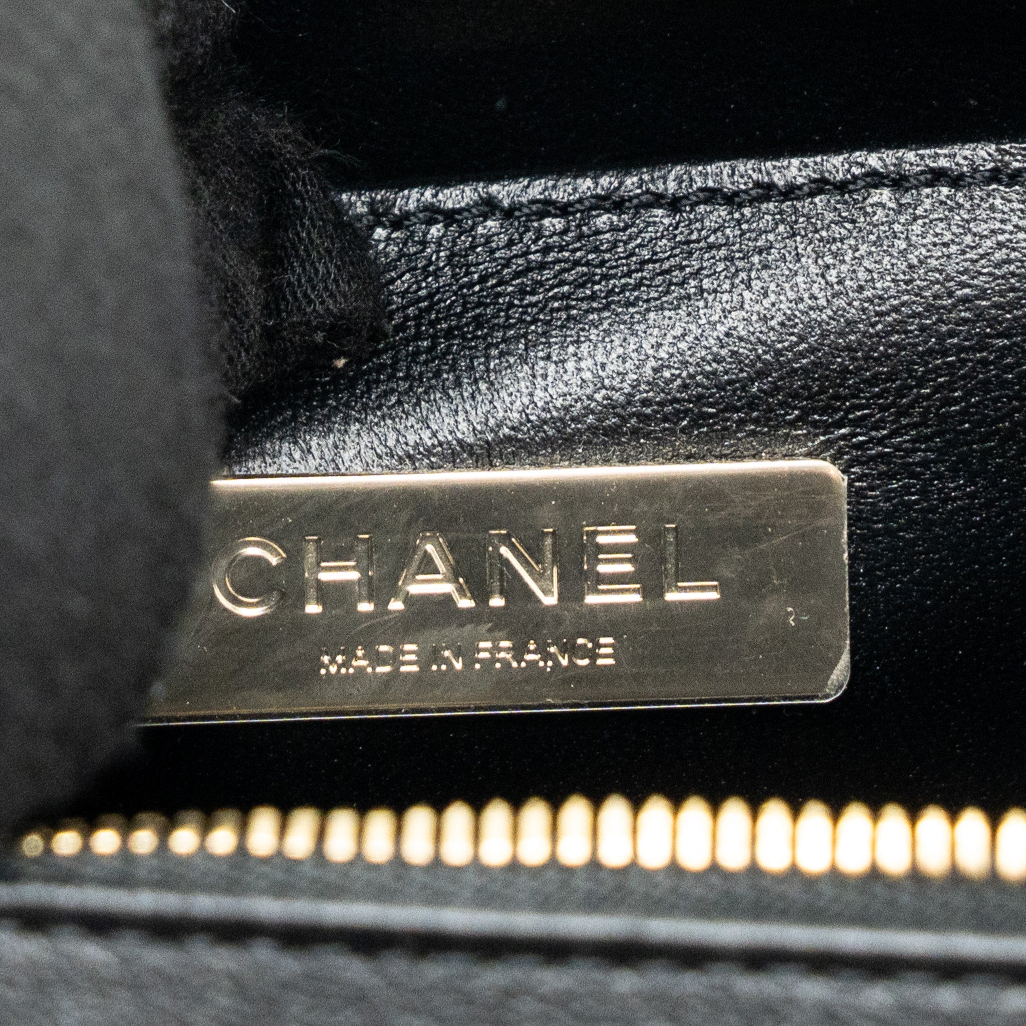 CHANEL 22B TOP HANDLE SMALL VANITY CASE CALFSKIN BLACK GHW(MICROCHIP)