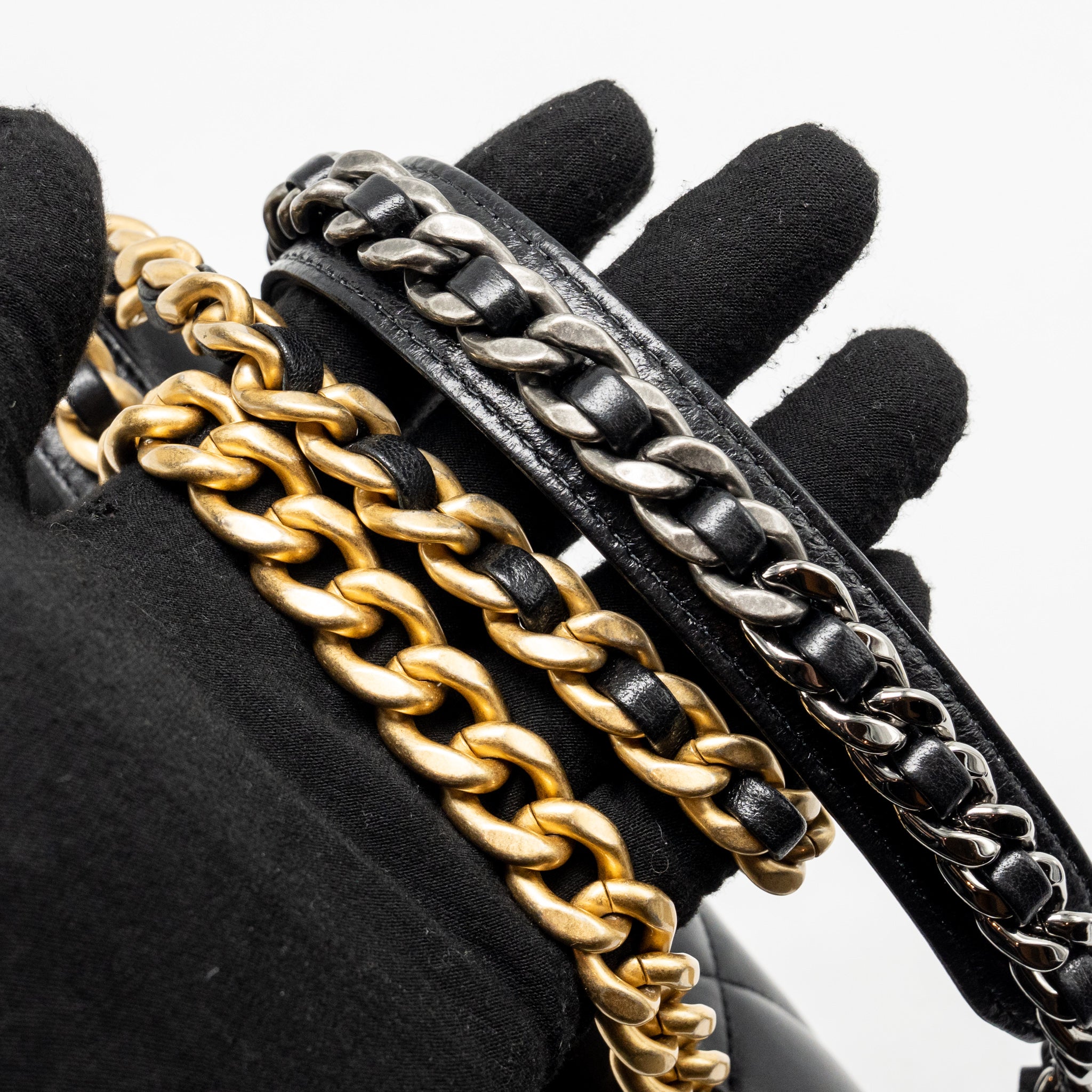 CHANEL 19 WALLET ON CHAIN LAMBSKIN BLACK MULTICOLOUR HARDWARE