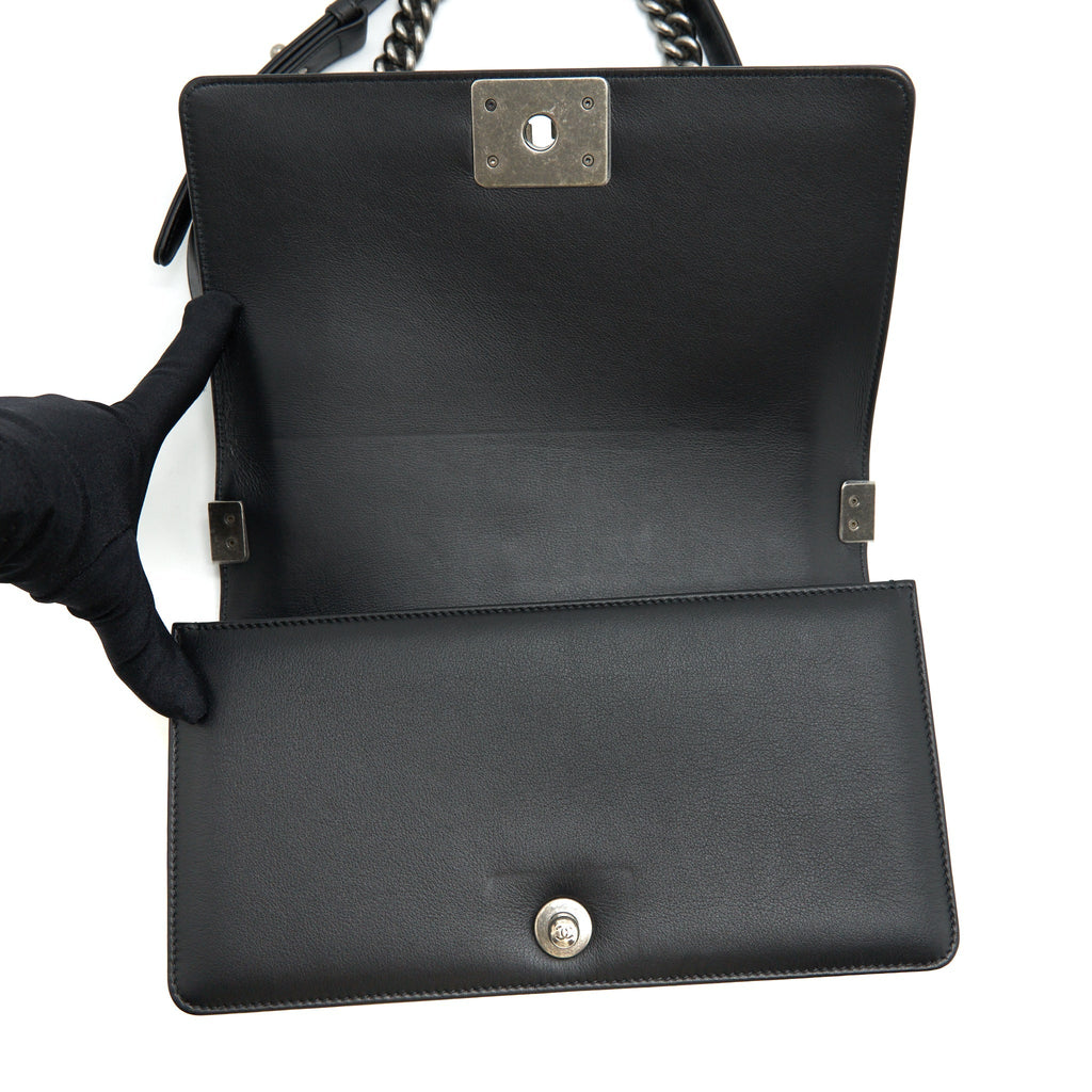CHANEL MEDIUM BOY CALFSKIN BLACK RUTHENIUM HARDWARE
