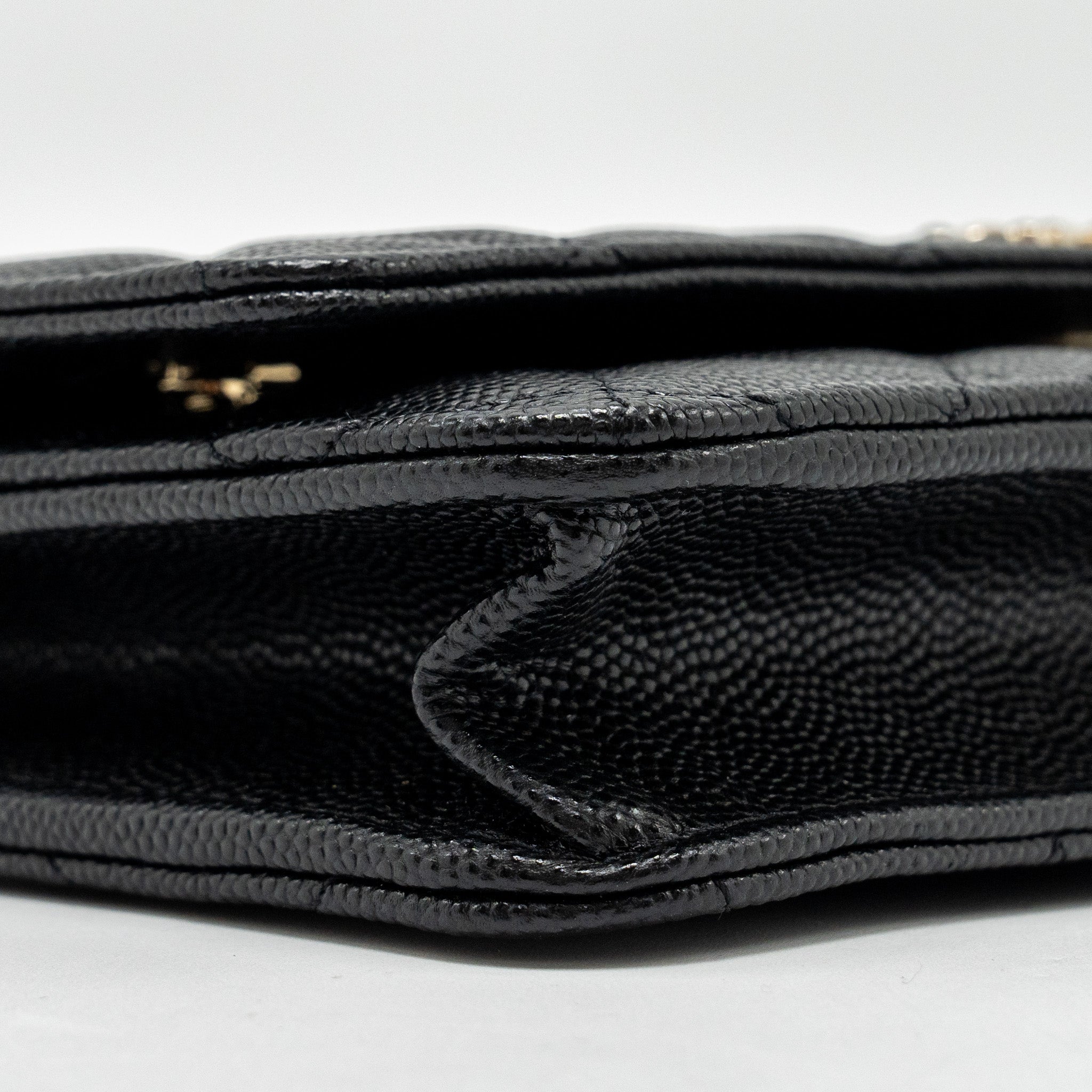 CHANEL DETAILED CC LOGO WALLET ON CHAIN CAVIAR BLACK LGHW (MICROCHIP)