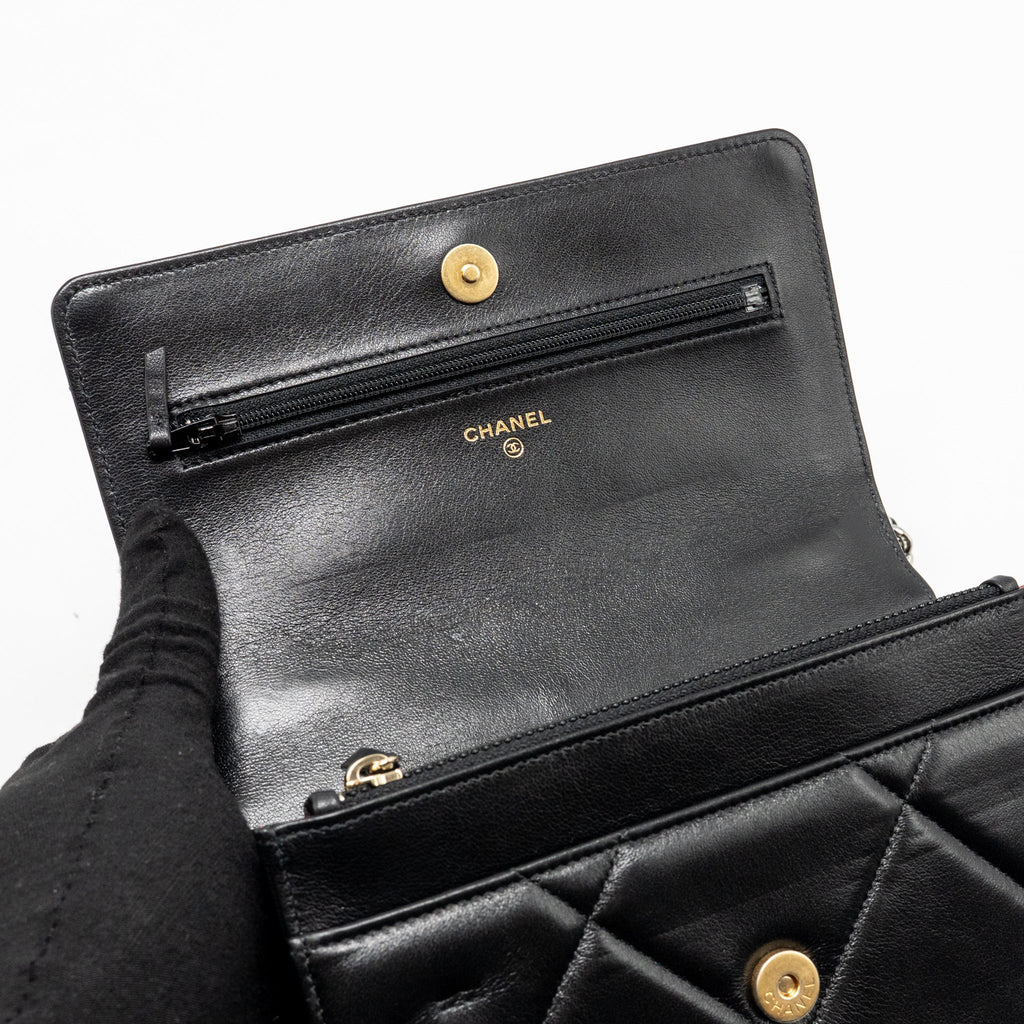 CHANEL 19 WALLET ON CHAIN LAMBSKIN BLACK MULTICOLOUR HARDWARE