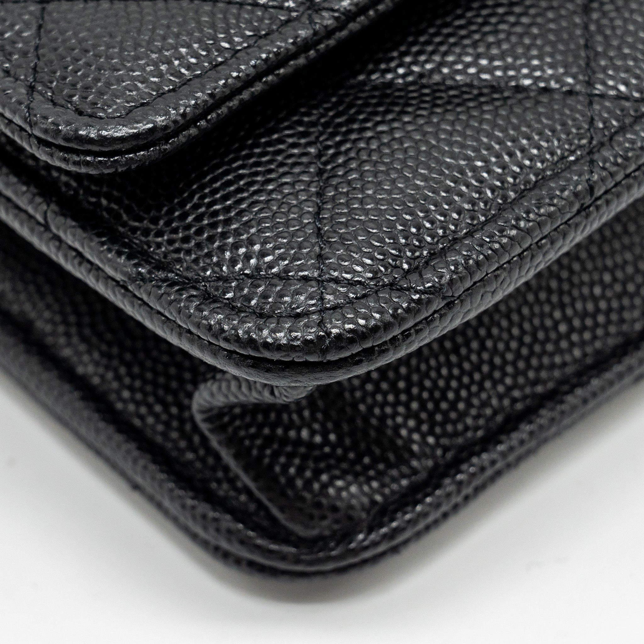 CHANEL DETAILED CC LOGO WALLET ON CHAIN CAVIAR BLACK LGHW (MICROCHIP)