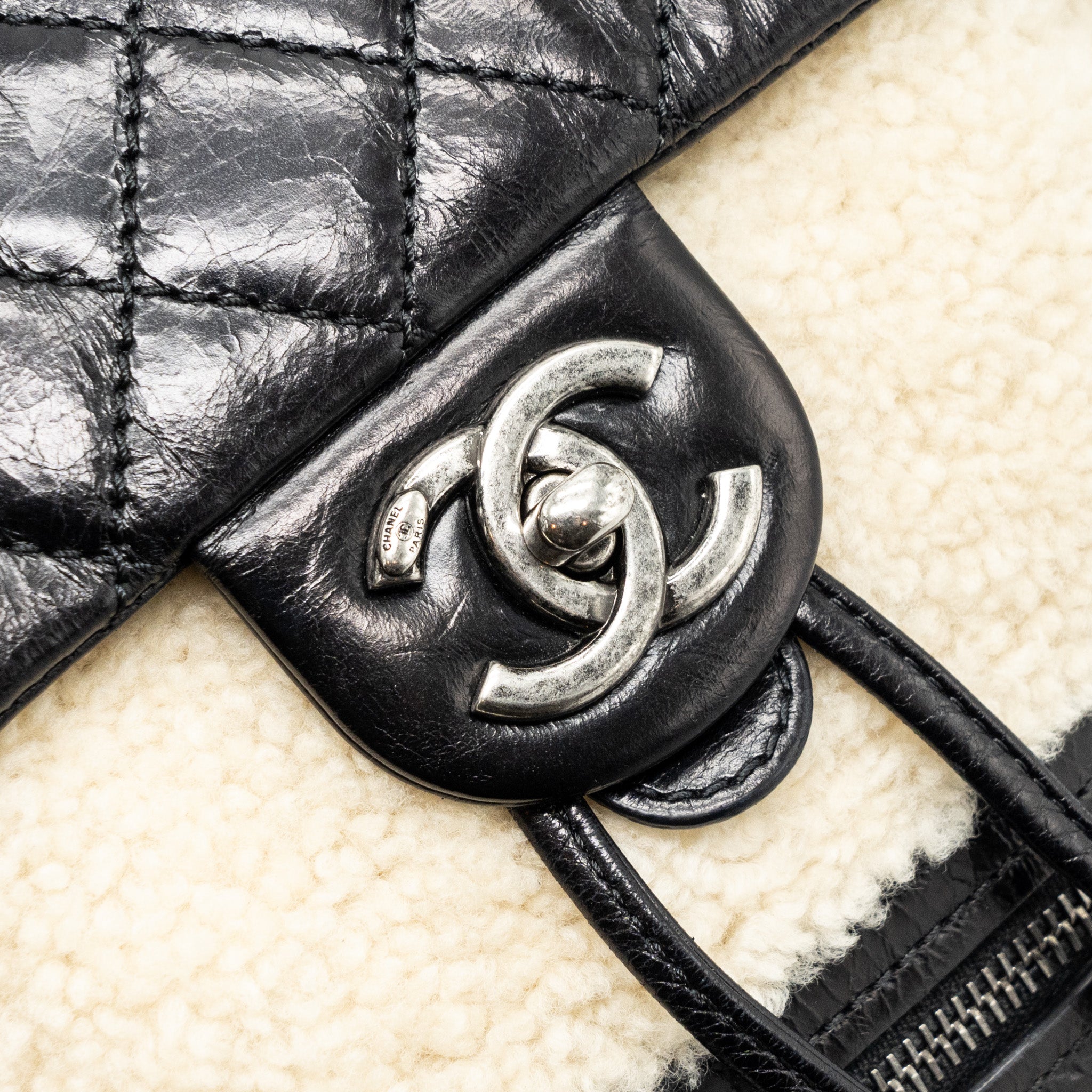 CHANEL SMALL MOUNTAIN BACKPACK QUILTED CALFSKIN / SHEARLING MULTICOLOUR RUTHENIUM HARDWARE