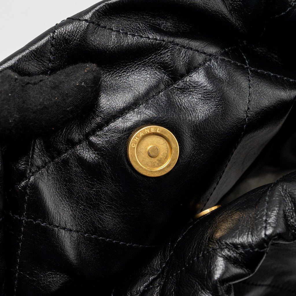 CHANEL MEDIUM 22 BAG SHINY CALFSKIN BLACK GHW (MICROCHIP)