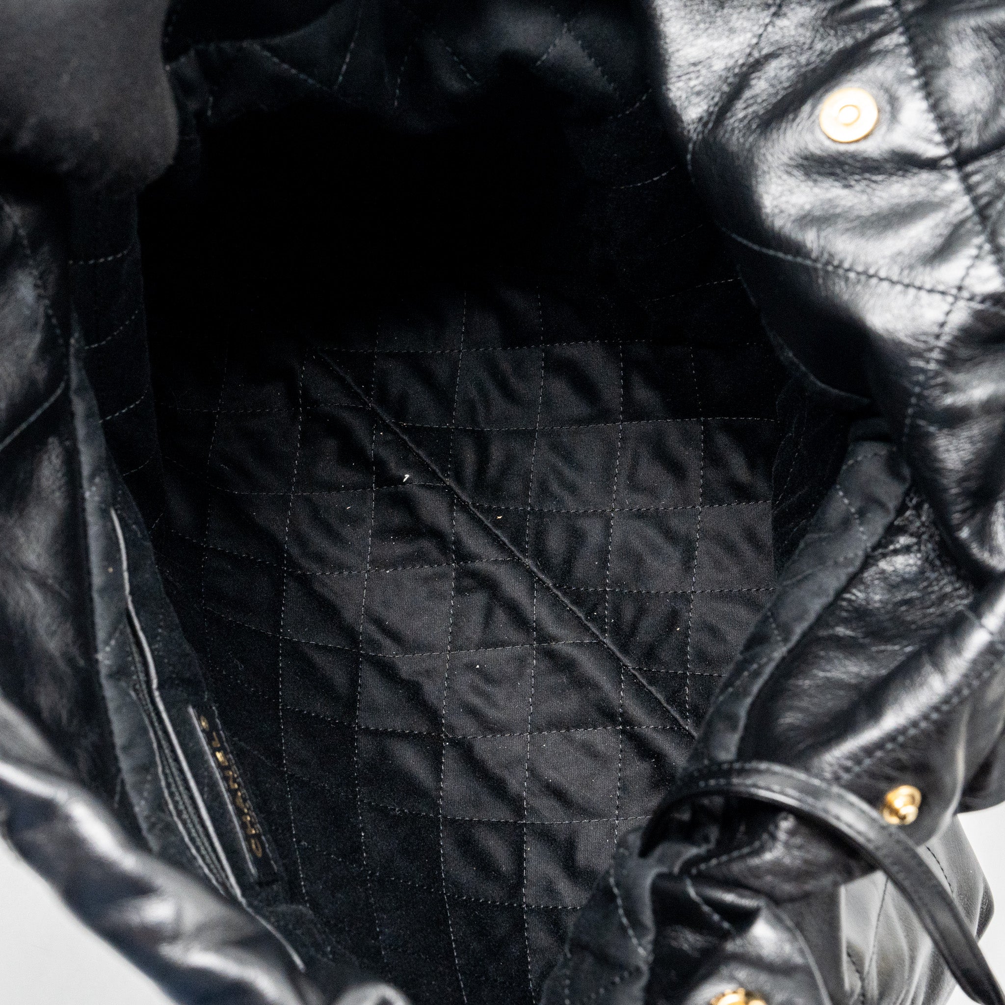 CHANEL MEDIUM 22 BAG SHINY CALFSKIN BLACK GHW (MICROCHIP)