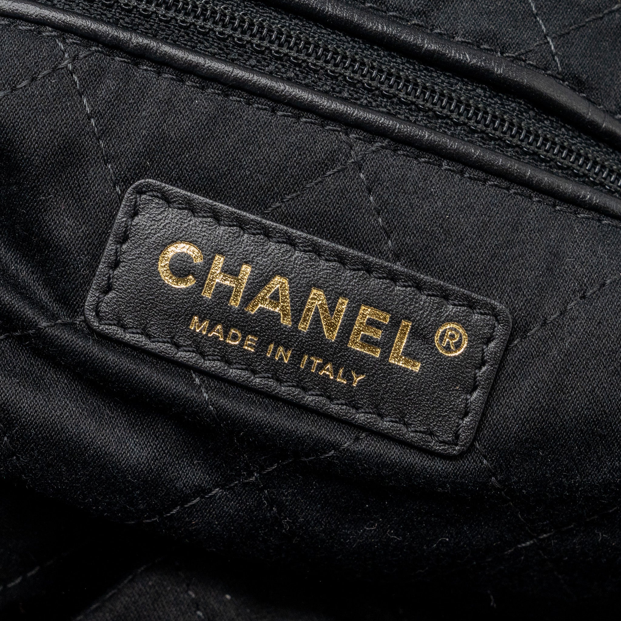 CHANEL MEDIUM 22 BAG SHINY CALFSKIN BLACK GHW (MICROCHIP)