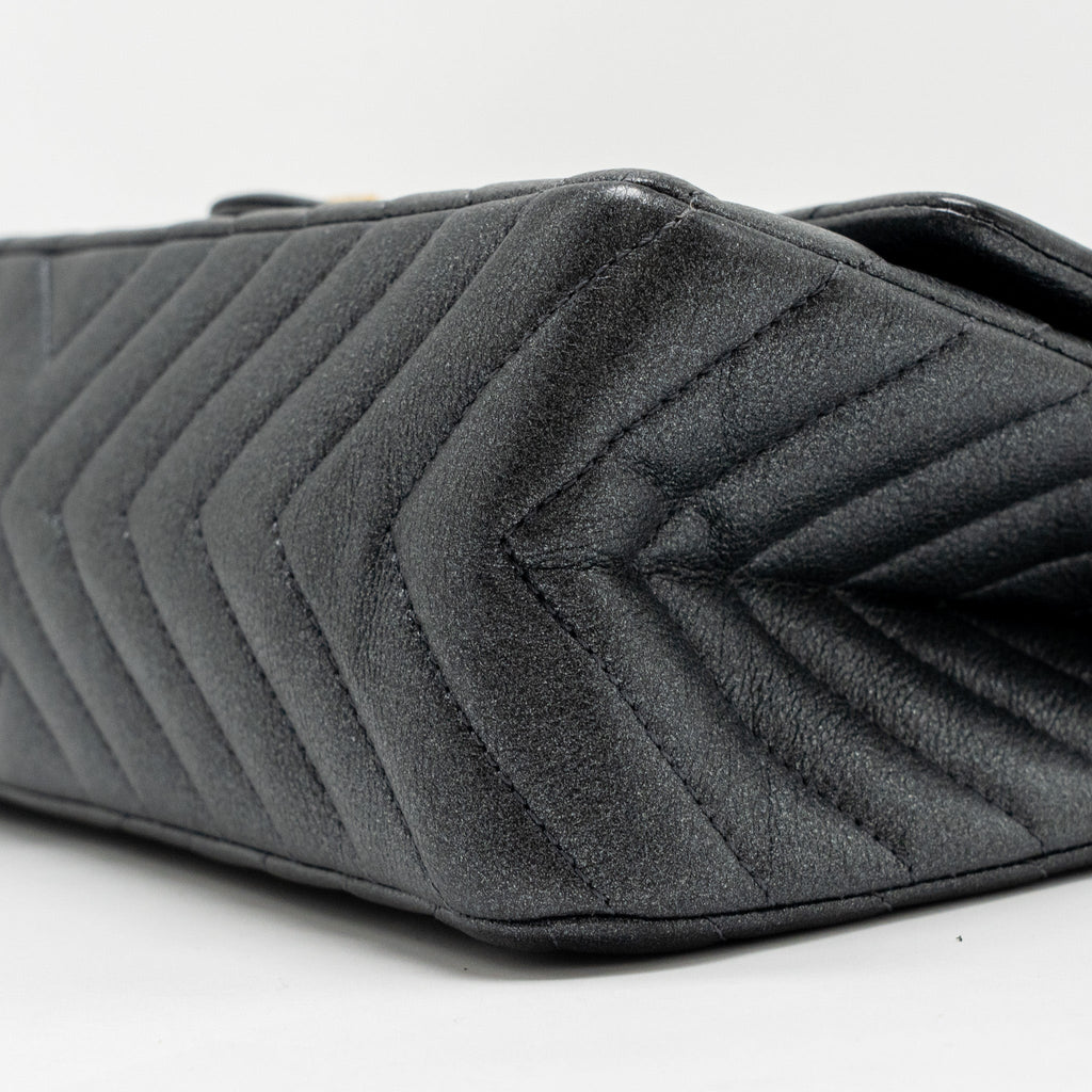 CHANEL LARGE 2.55 226 REISSUE DOUBLE FLAP BAG CHEVRON METALLIC CALFSKIN CHARCOAL GHW