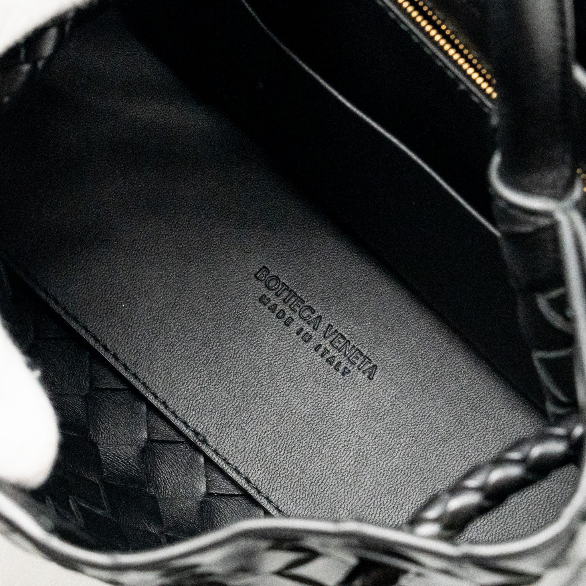 BOTTEGA VENETA SMALL ANDIAMO BAG LAMBSKIN BLACK GHW