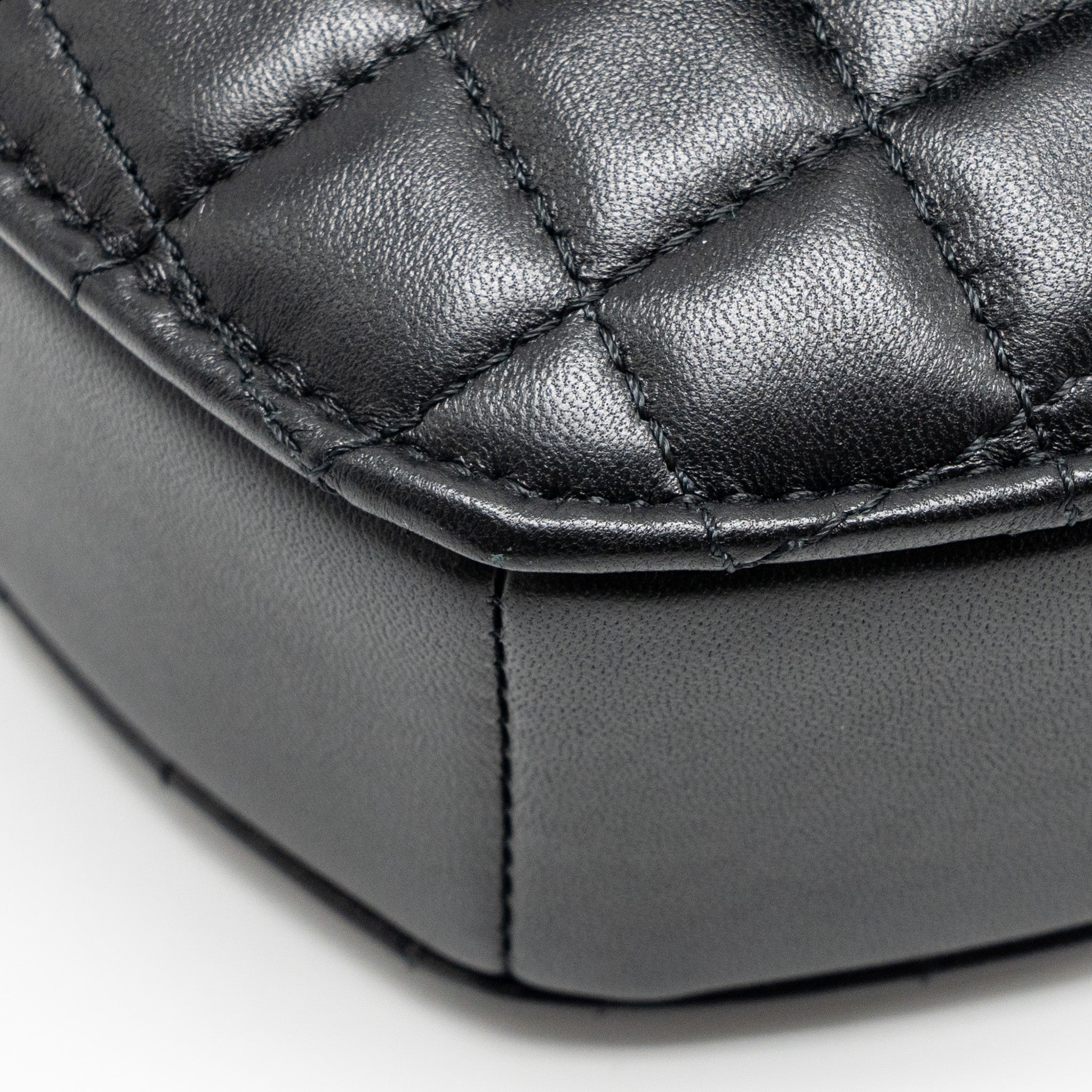 CHANEL 22S HEART BAG LAMBSKIN BLACK LGHW (MICROCHIP)