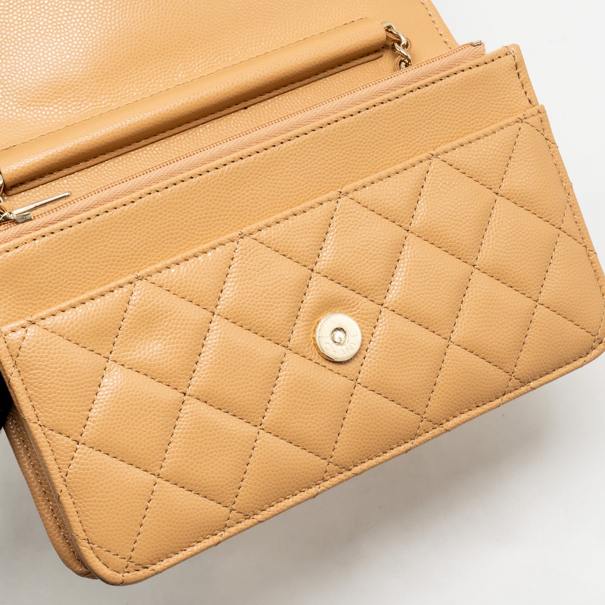 CHANEL DETAILED CC CLASSIC WALLET ON CHAIN CAVIAR BEIGE LGHW (MICROCHIP)