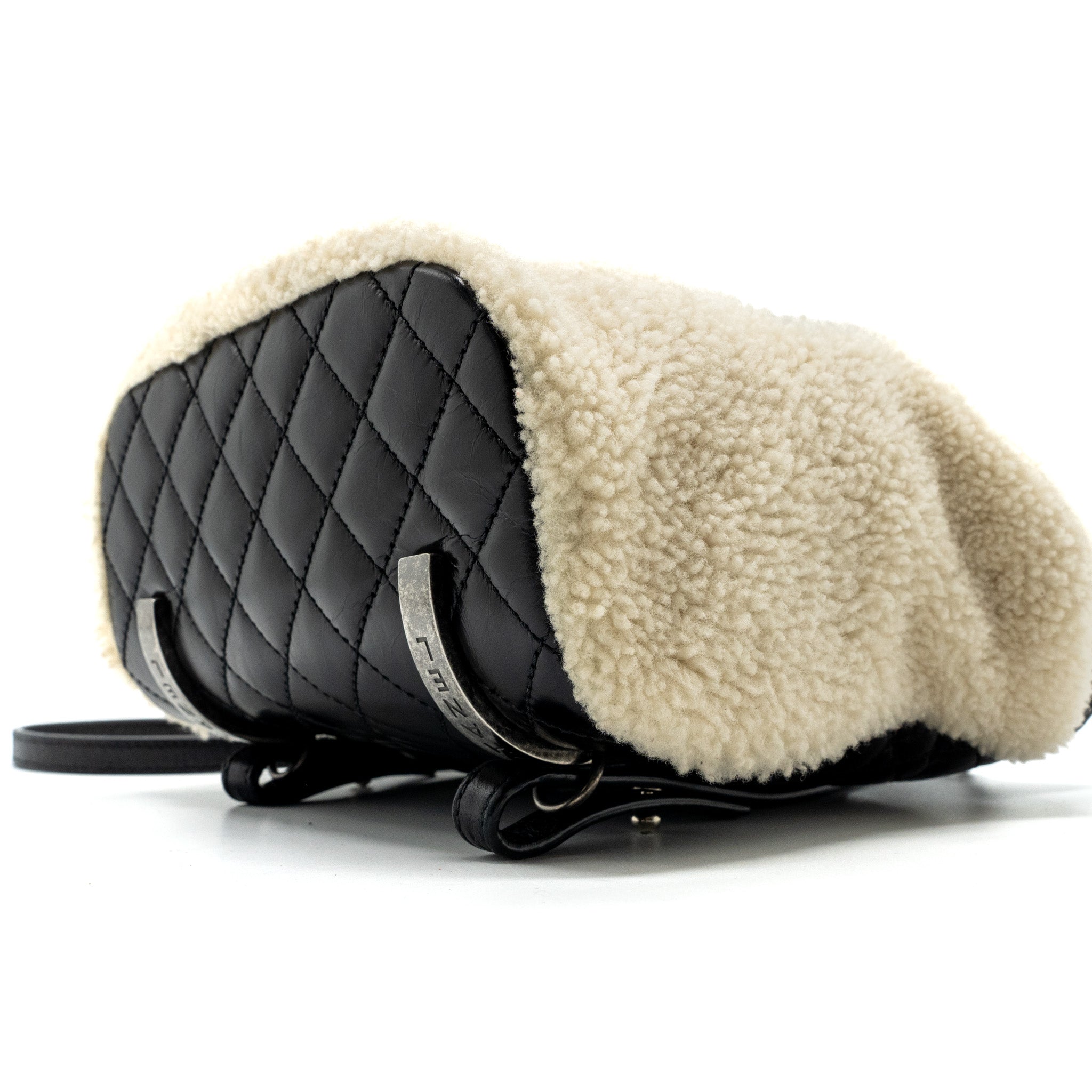 CHANEL SMALL MOUNTAIN BACKPACK QUILTED CALFSKIN / SHEARLING MULTICOLOUR RUTHENIUM HARDWARE