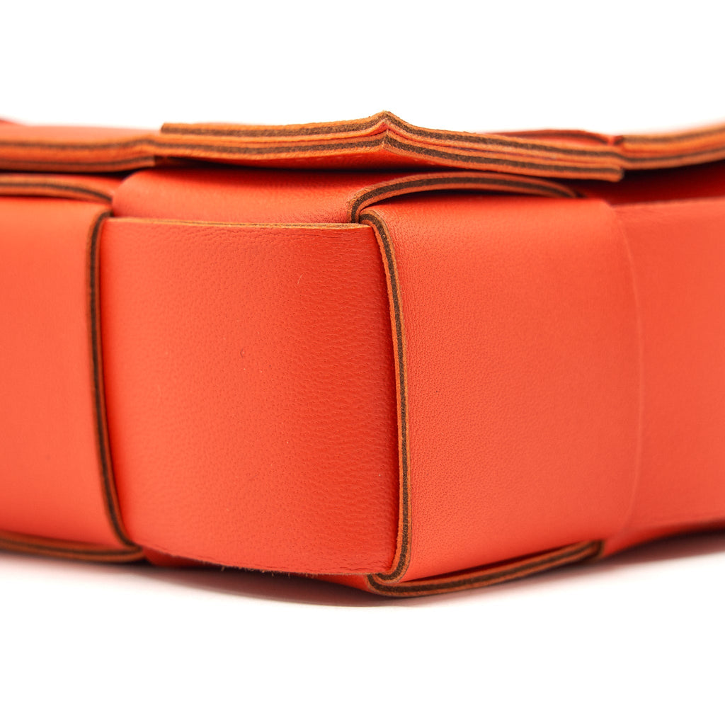 BOTTEGA VENETA CASSETTE BAG BRIGHT ORANGE