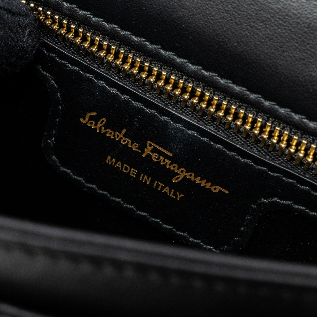 SALVATORE FERRAGAMO GLANCING QUILTED LEATHER SHOULDER BAG CALFSKIN BLACK GHW