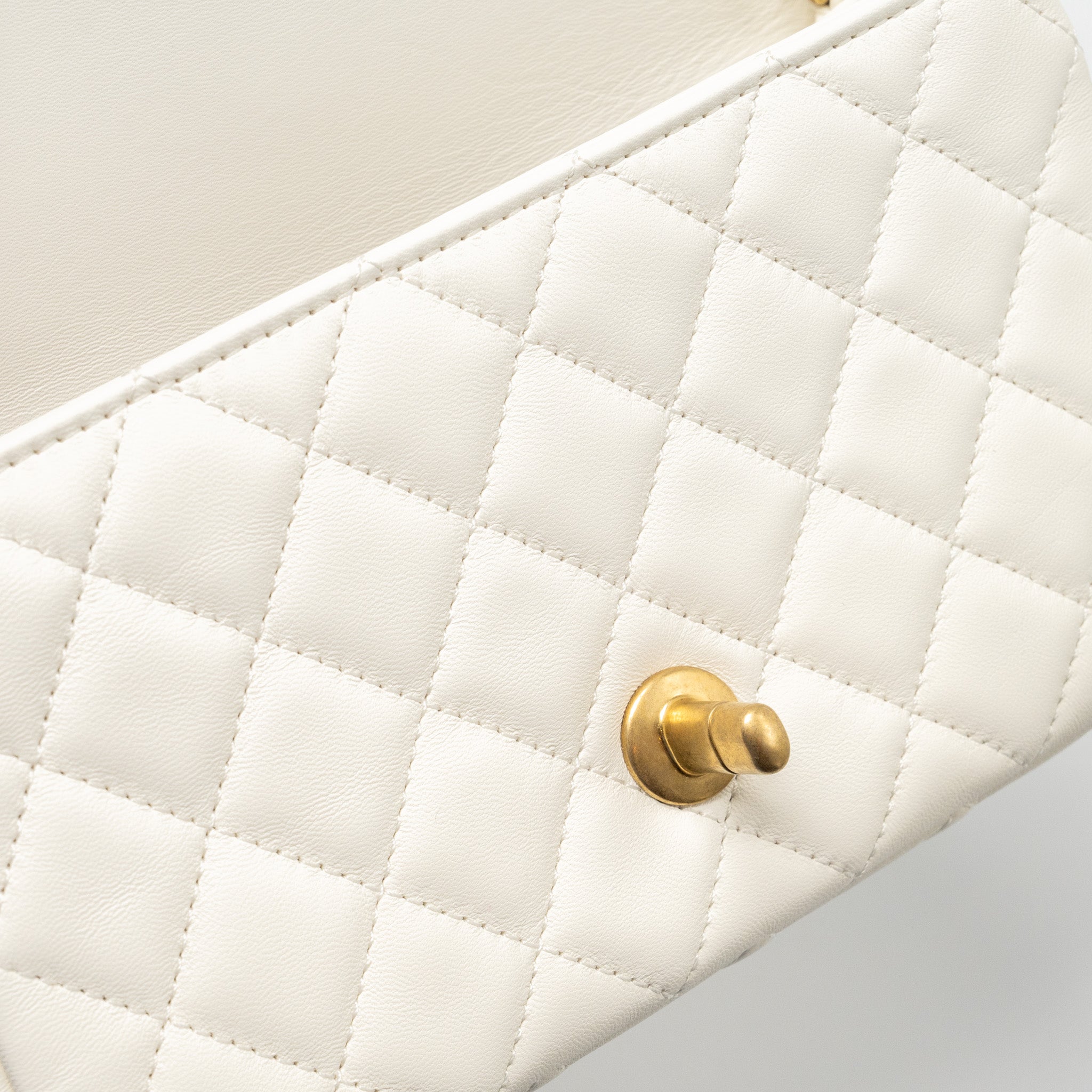 CHANEL 22C PEARL CRUSH MINI RECTANGULAR FLAP BAG LAMBSKIN WHITE GHW (MICROCHIP)
