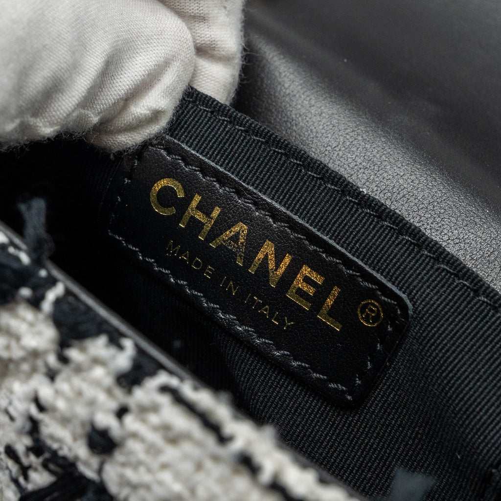 CHANEL SEASONAL MINI SQUARE FLAP BAG TWEED WHITE/BLACK LGHW (MICROCHIP)