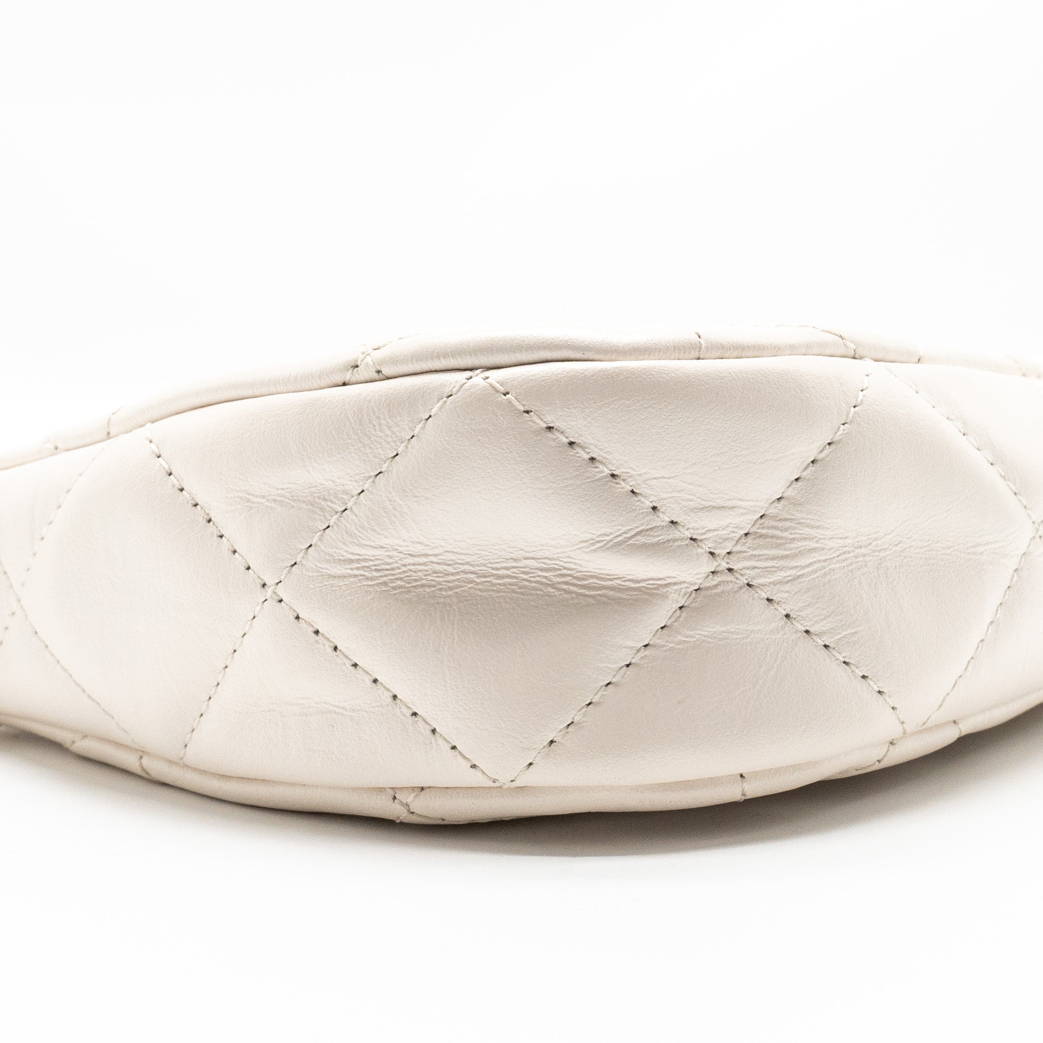 CHANEL 23K HOBO SHOULDER BAG CALFSKIN WHITE GHW (MICROCHIP)